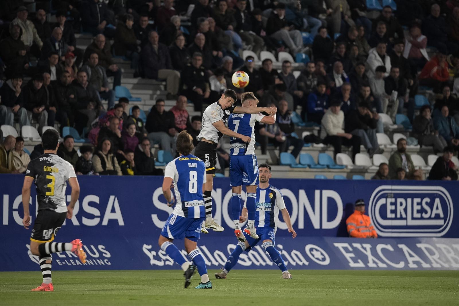 La Ponferradina se llevó la victoria ante Unionistas. QUINITO (15)