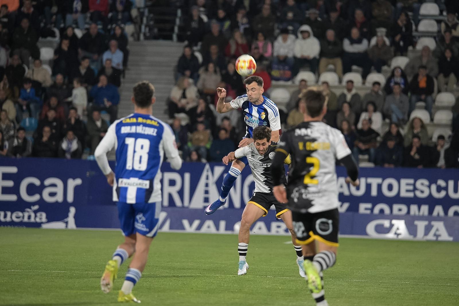 La Ponferradina se llevó la victoria ante Unionistas. QUINITO (19)