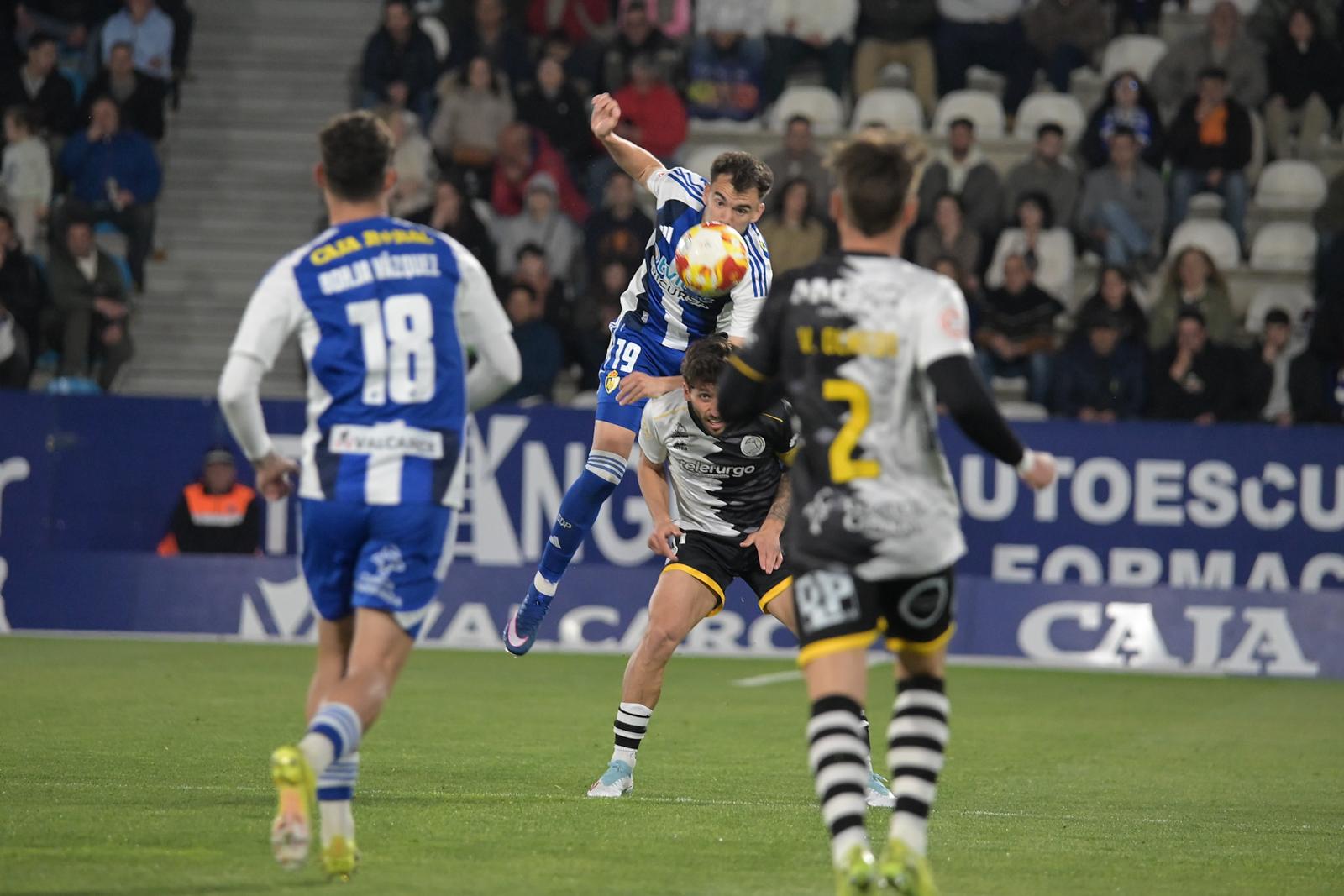 La Ponferradina se llevó la victoria ante Unionistas. QUINITO (20)