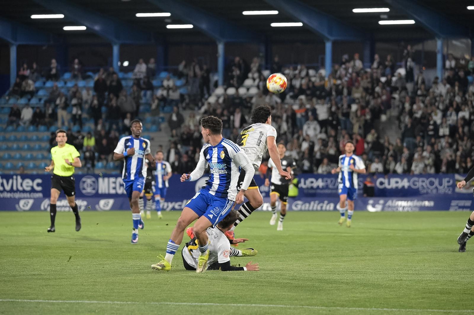 La Ponferradina se llevó la victoria ante Unionistas. QUINITO (23)