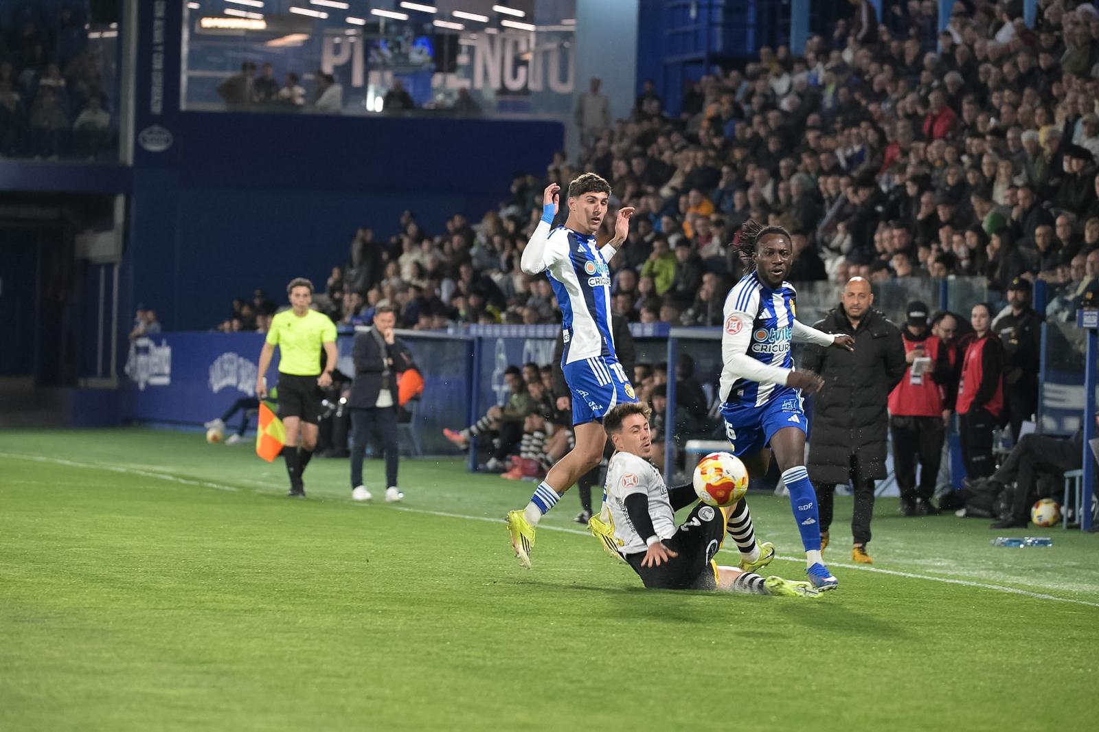 La Ponferradina se llevó la victoria ante Unionistas. QUINITO (24)