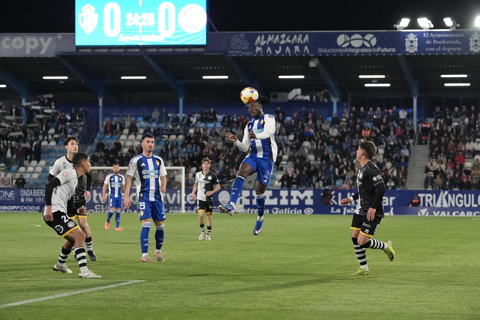 La Ponferradina se llevó la victoria ante Unionistas. QUINITO (29)