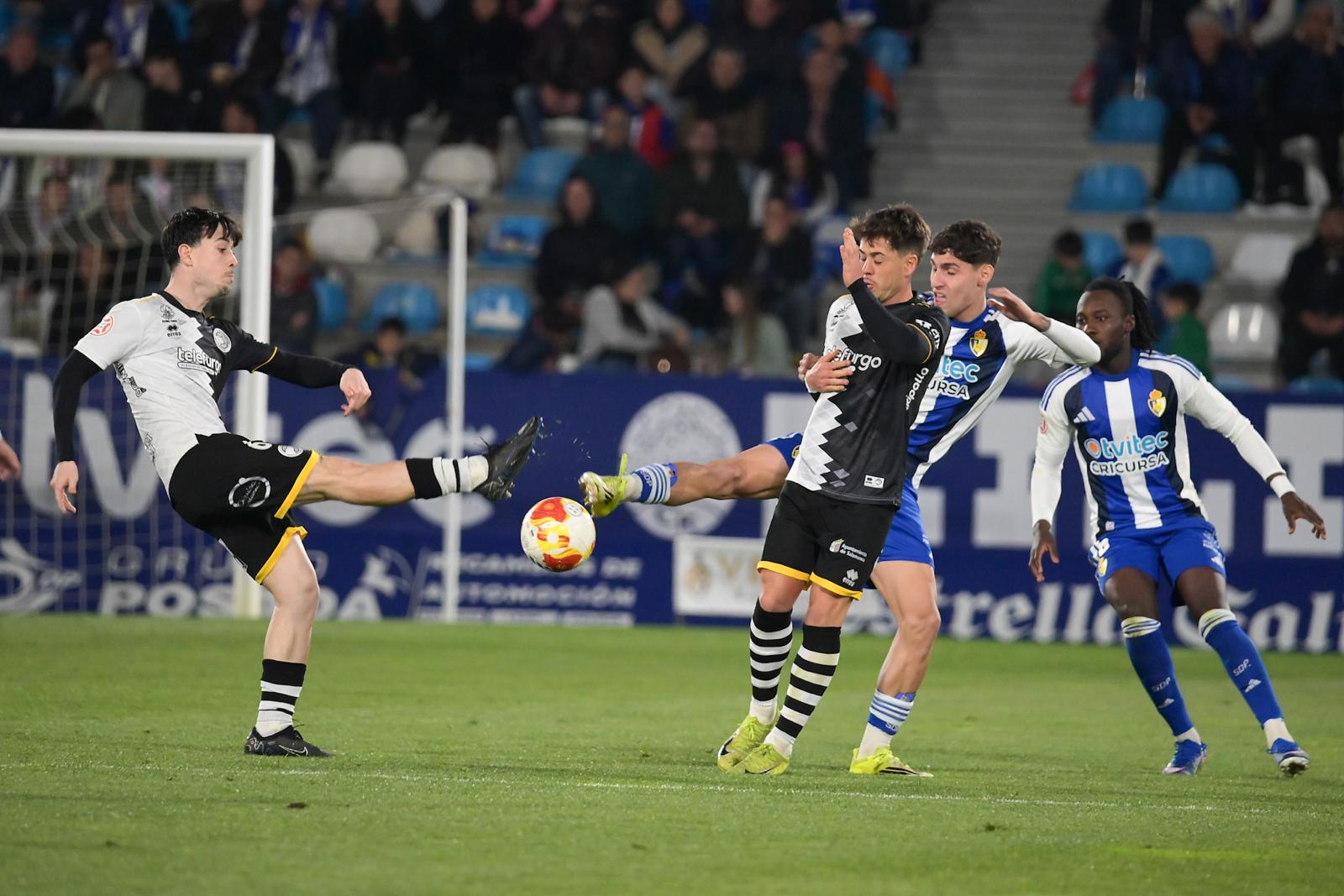 La Ponferradina se llevó la victoria ante Unionistas. QUINITO (32)