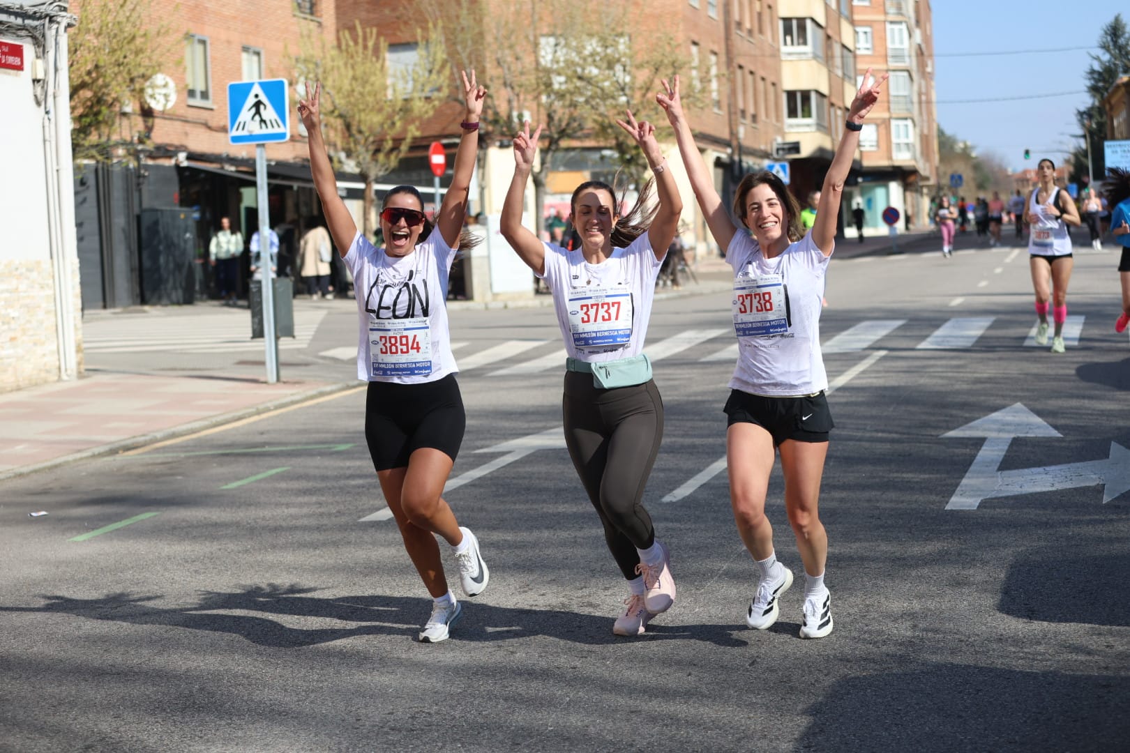 Diferentes momentos de la Media Maratón de León con récord de corredores. FERNANDO OTERO  (11)