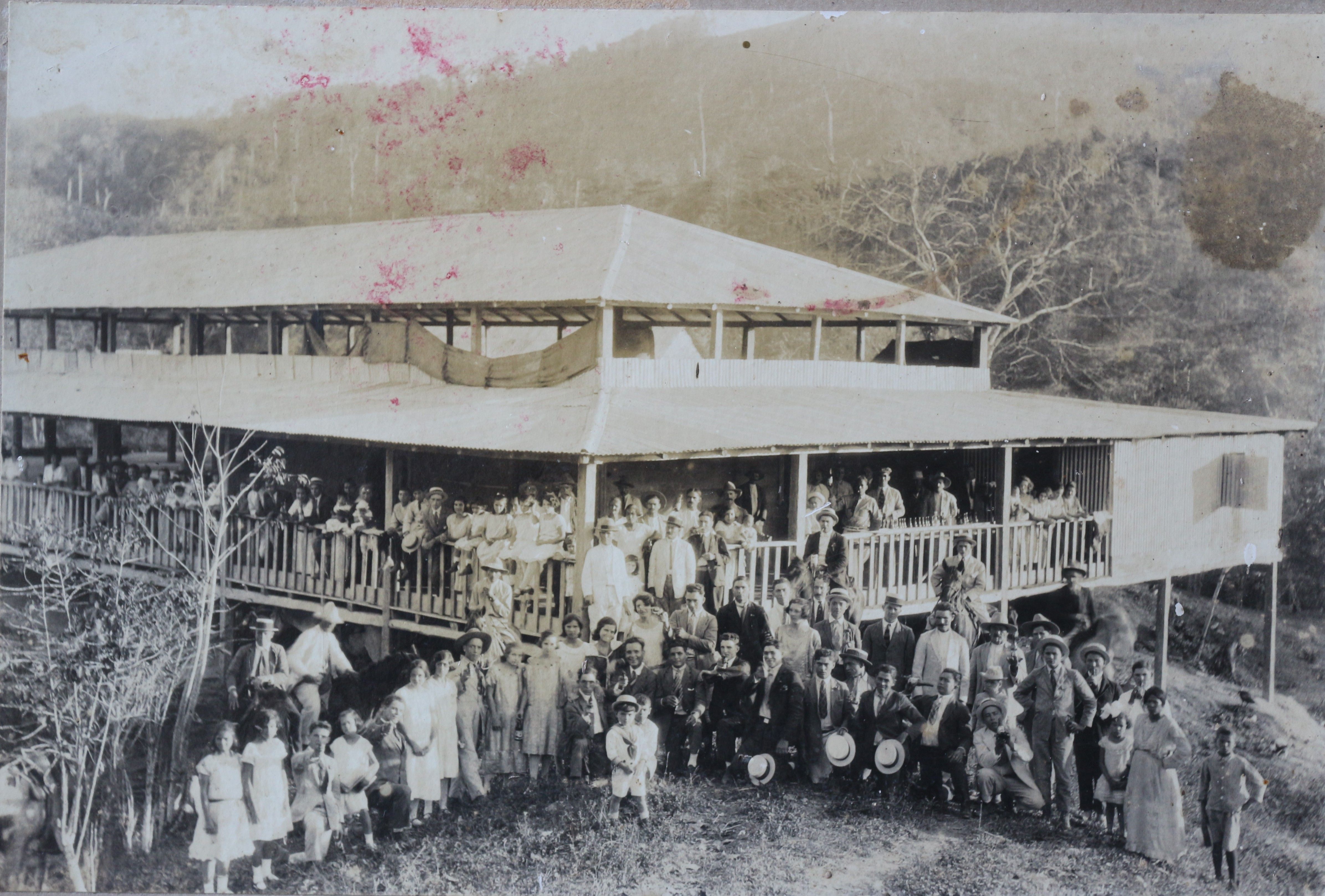 Fotografía de la familia de Froilán Guerra, seguramente emigrantes a América. | L.N.C.