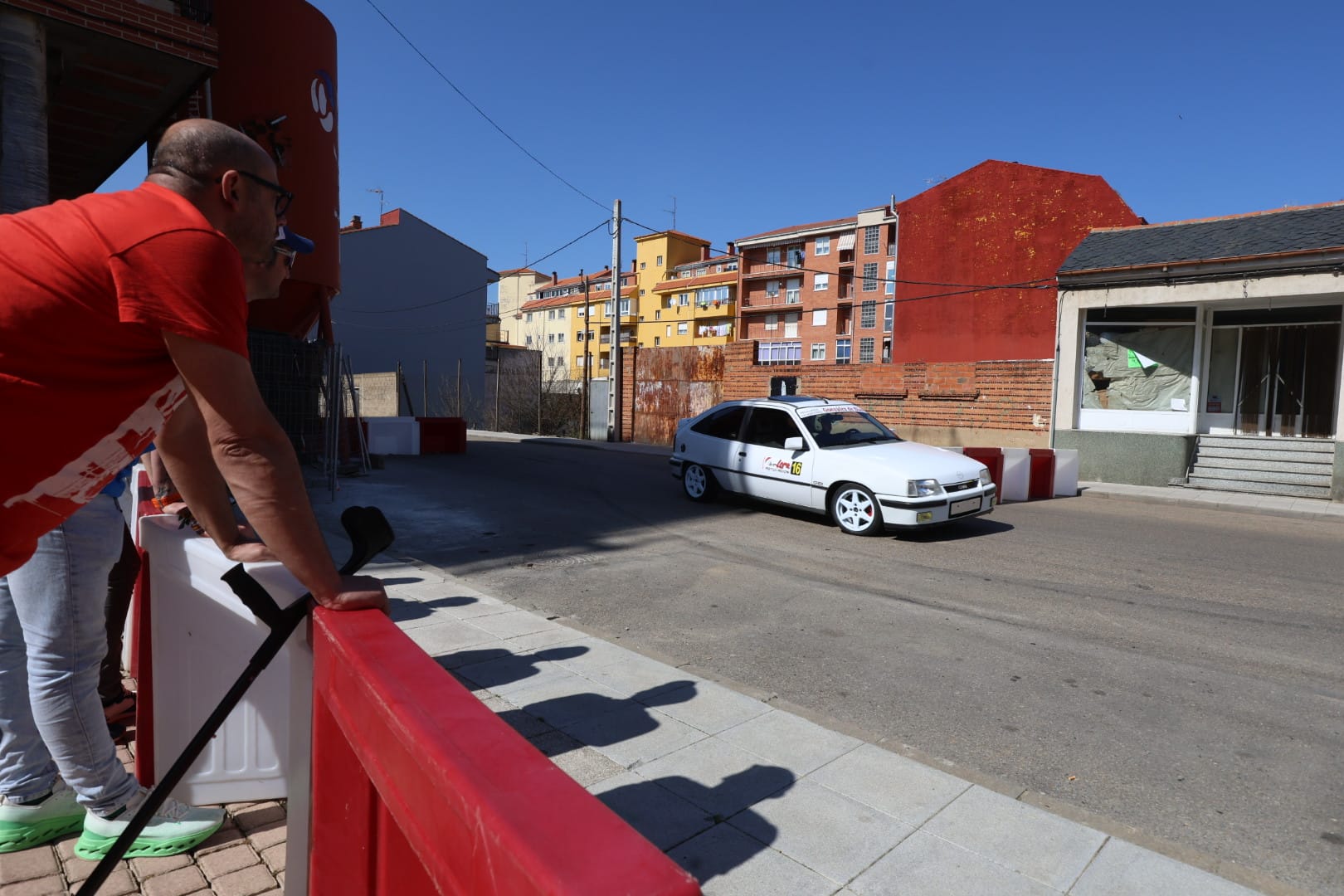 Diferentes momentos de la Urban Race que convirtió a La Bañeza en un circuito de coches. REPORTAJE GRÁFICO FERNANDO OTERO (2)