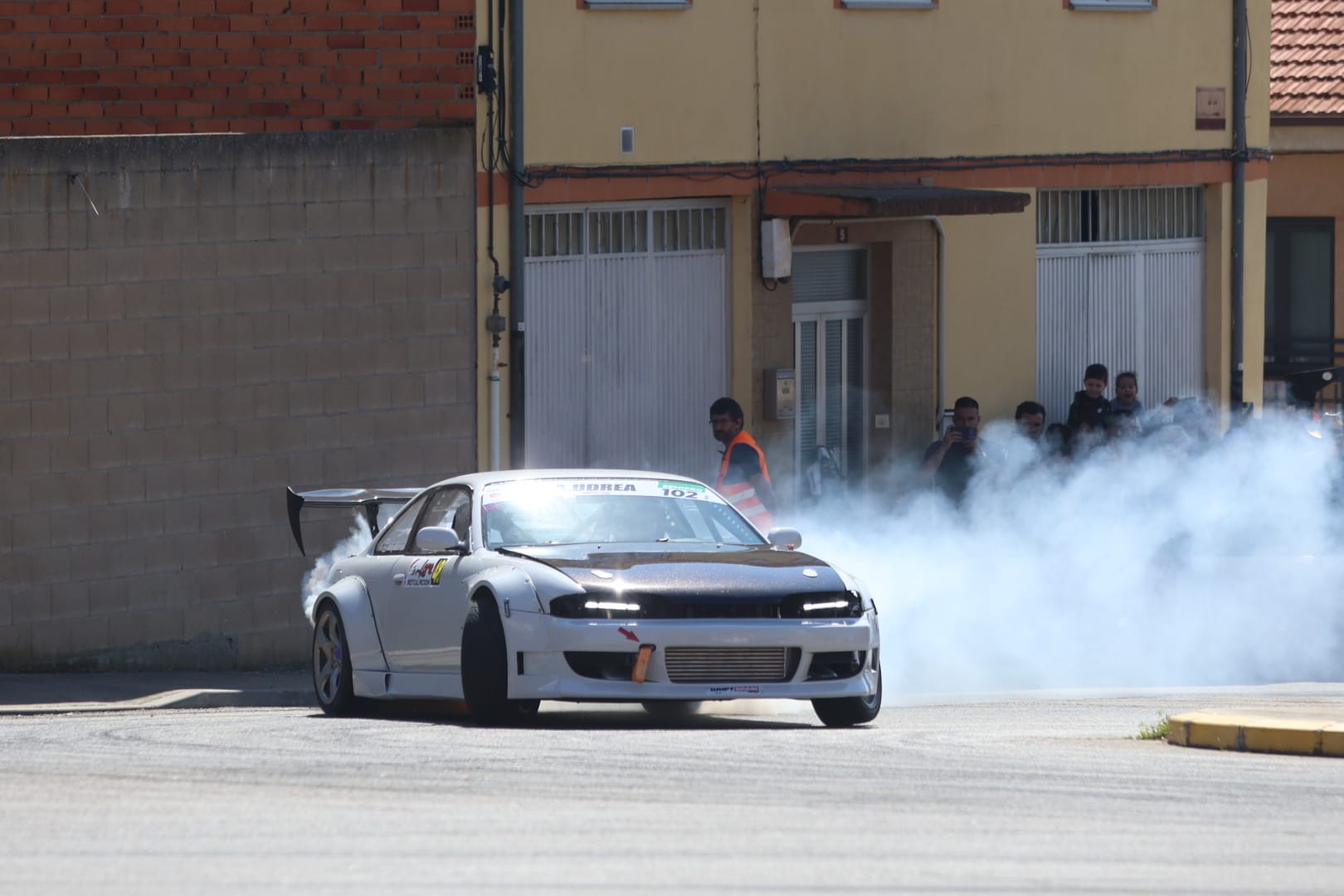 Diferentes momentos de la Urban Race que convirtió a La Bañeza en un circuito de coches. REPORTAJE GRÁFICO FERNANDO OTERO (6)