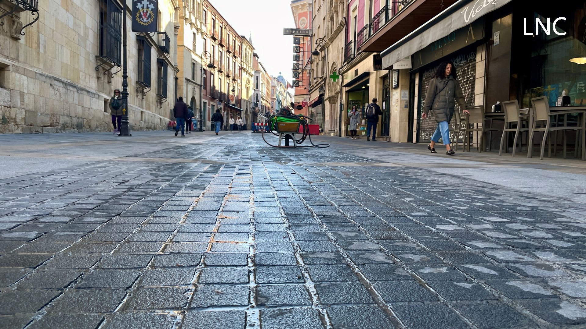 Así luce la nueva cara de la calle Ancha en León Así luce la nueva cara de la calle Ancha en León