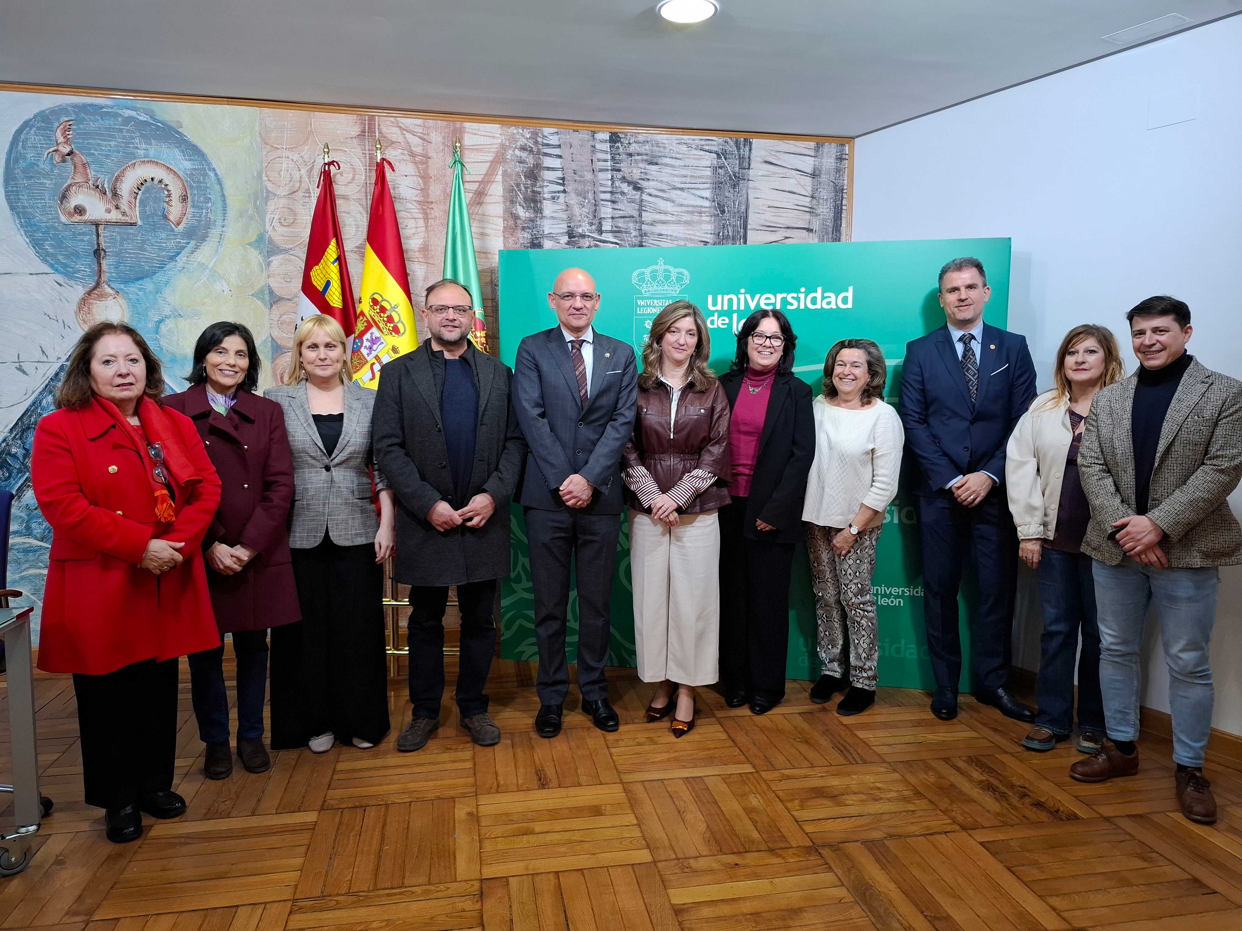 La ULE y la Asociación Profesional de Especialistas en Información (APEI) firman un convenio de colaboración para impulsar la excelencia académica. | L.N.C.