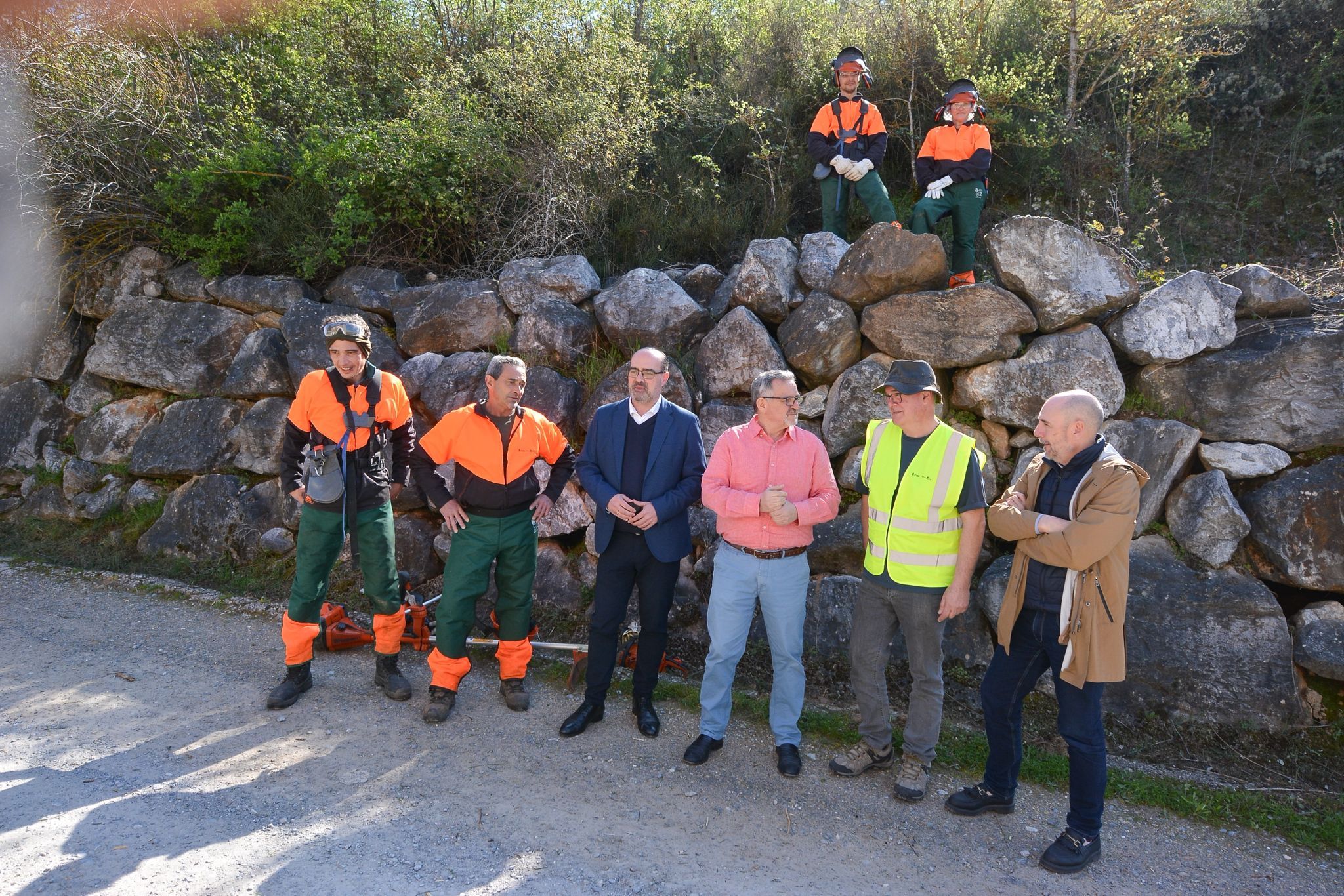 Trabajadores y autoridades presentando las obras del Plan Montel.
