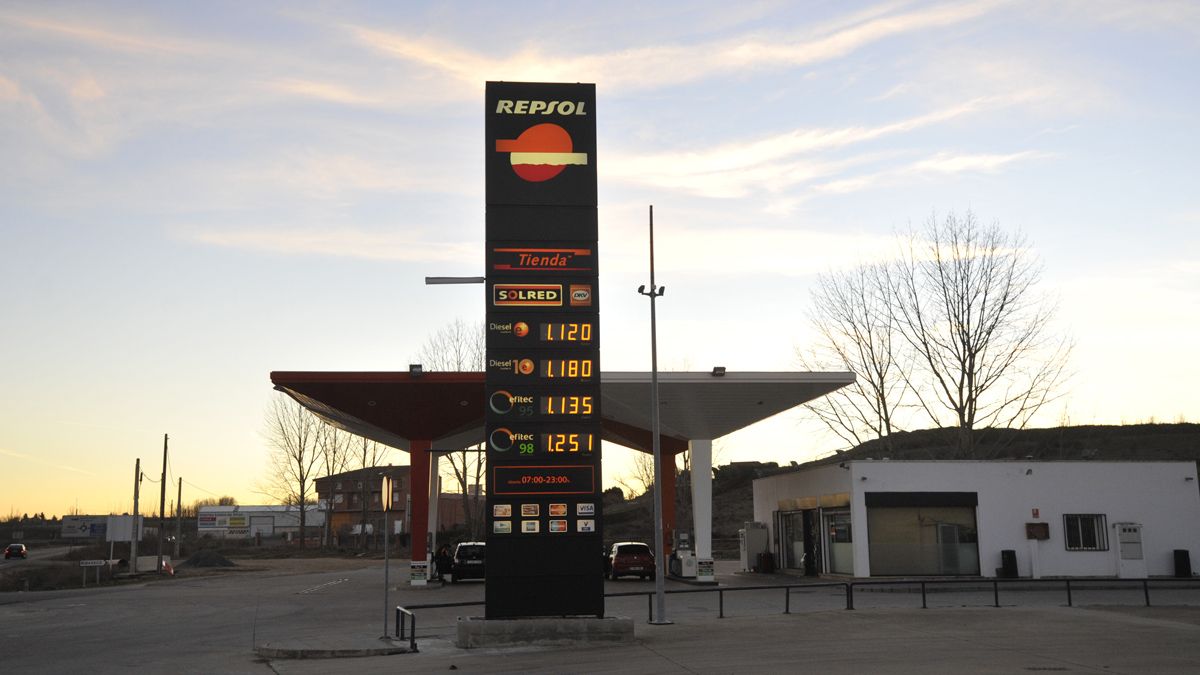 Imagen de una estación de servicio de la provincia de León. | DANIEL MARTÍN