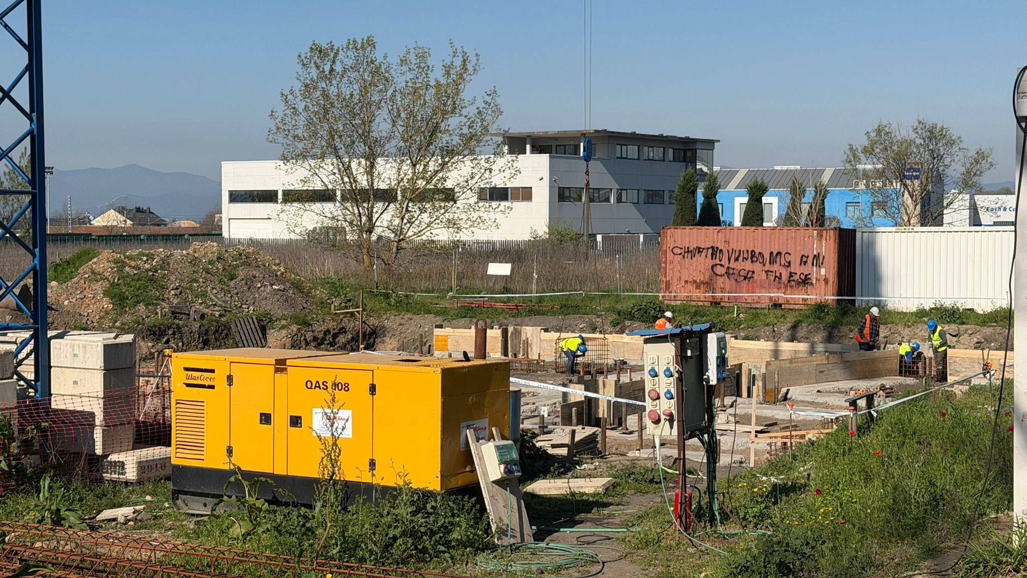 Estado actual de los trabajos de construcción del edificio destinado a la vivienda joven. | J.F.