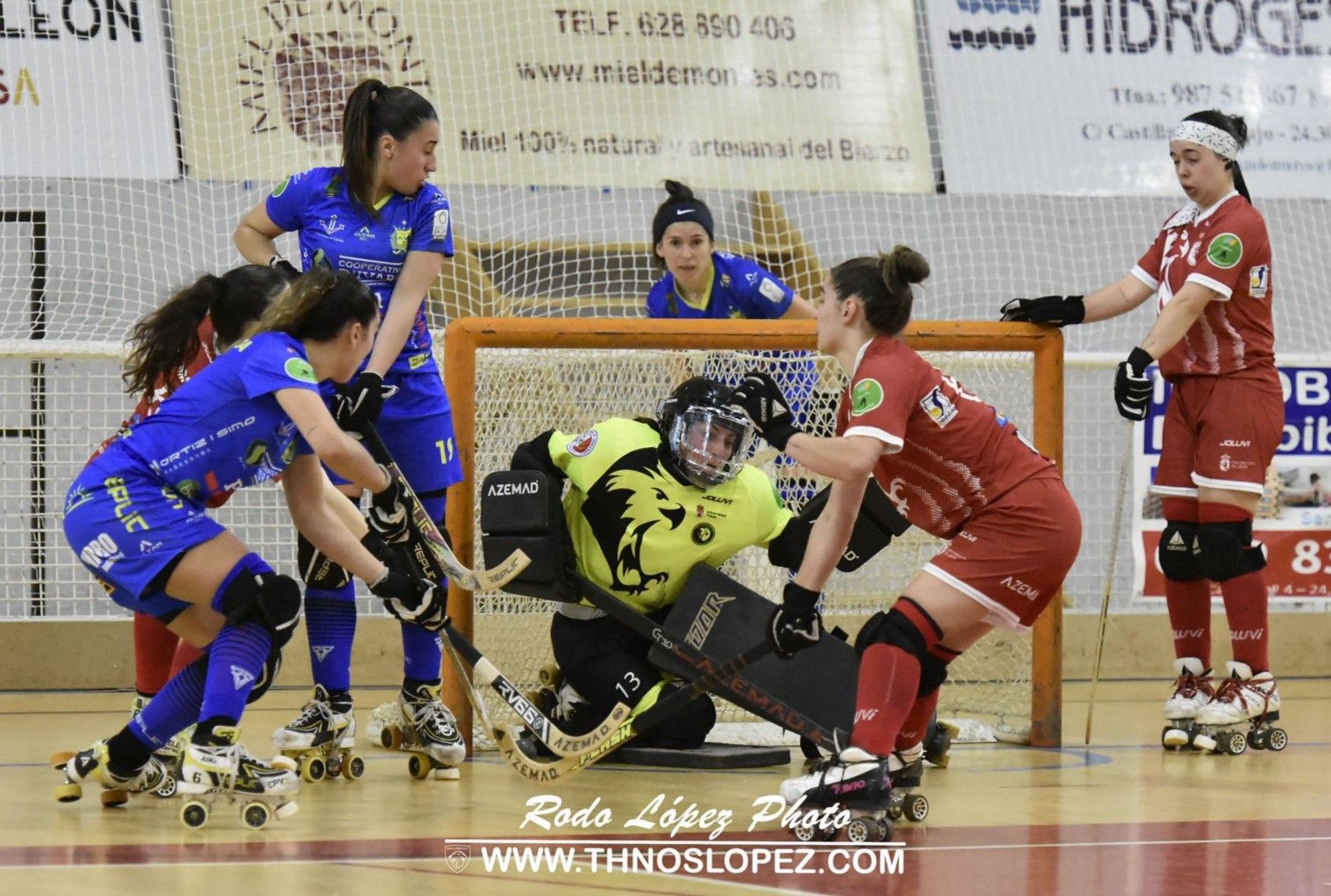 Un lance del partido entre Bembibre y el Vila-Sana. | RODO LÓPEZ PHOTO Un lance del partido entre Bembibre y el Vila-Sana. | RODO LÓPEZ PHOTO