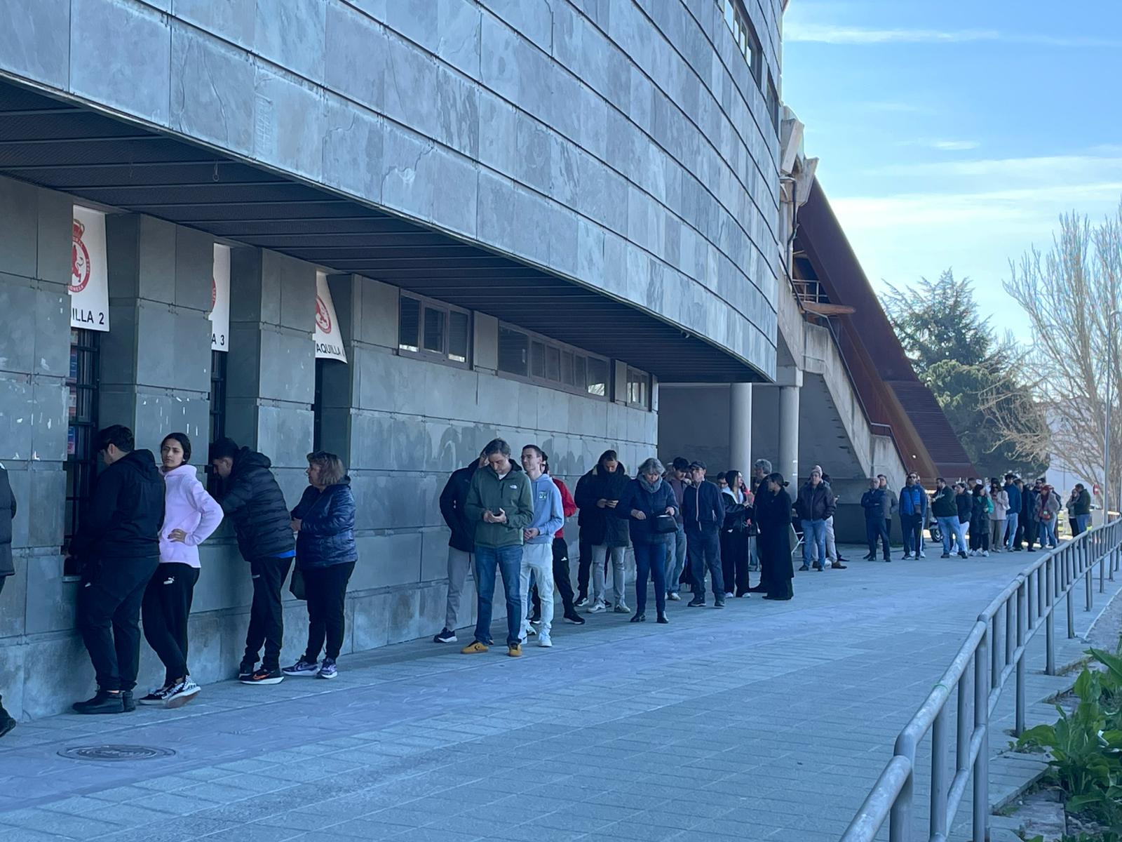 Imagen de la cola en las taquillas del Reino este miércoles por la mañana. | VÍCTOR S. VÉLEZ