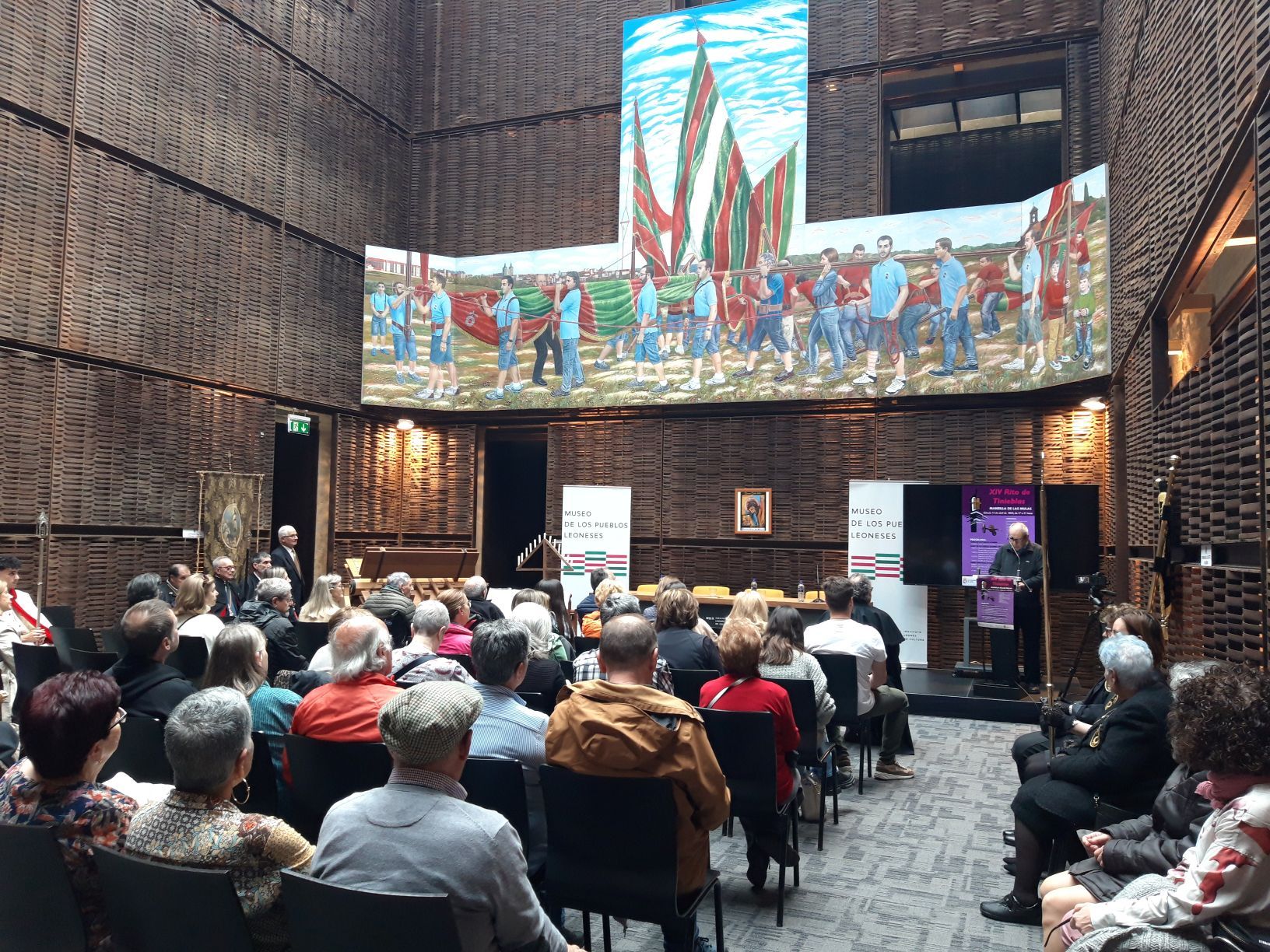 Rito de Tinieblas, carracas y matraca, en el Museo de los Pueblos Leoneses.