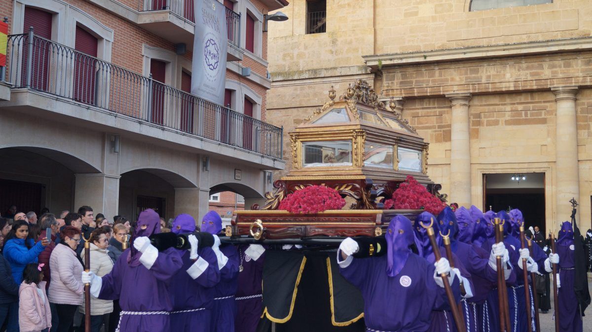 Procesión del Santo Entierro del Viernes Santo en Valencia de Don Juan del año pasado. |  L.N.C.