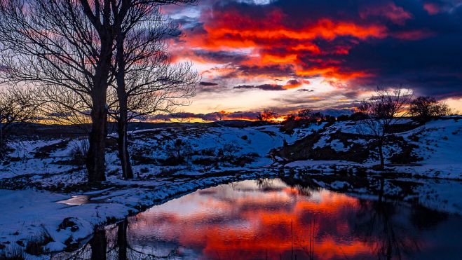 El lago en invierno al atardecer.VICENTE GARCÍA