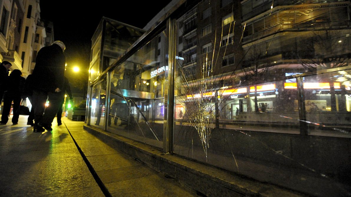 Imagen de uno de los accesos al aparcamiento subterráneo de Ordoño. | DANIEL MARTÍN
