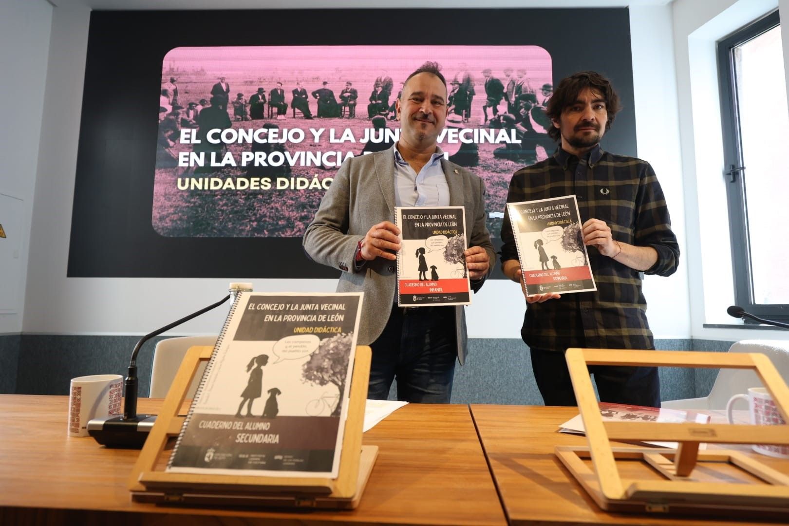 Un instante de la presentación de las unidades didácticas del Instituto Leonés de Cultura. | FERNANDO OTERO