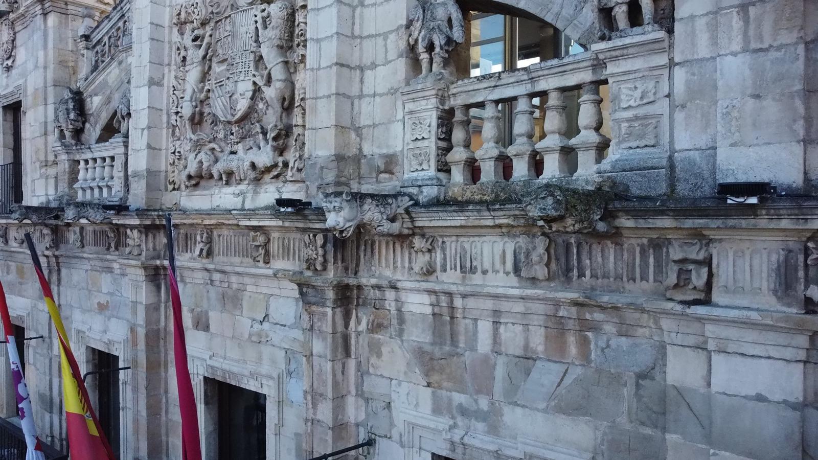 La fachada presente un estado deteriorado y requiere ya de una restauración. | L.N.C. La fachada presente un estado deteriorado y requiere ya de una restauración. | L.N.C.