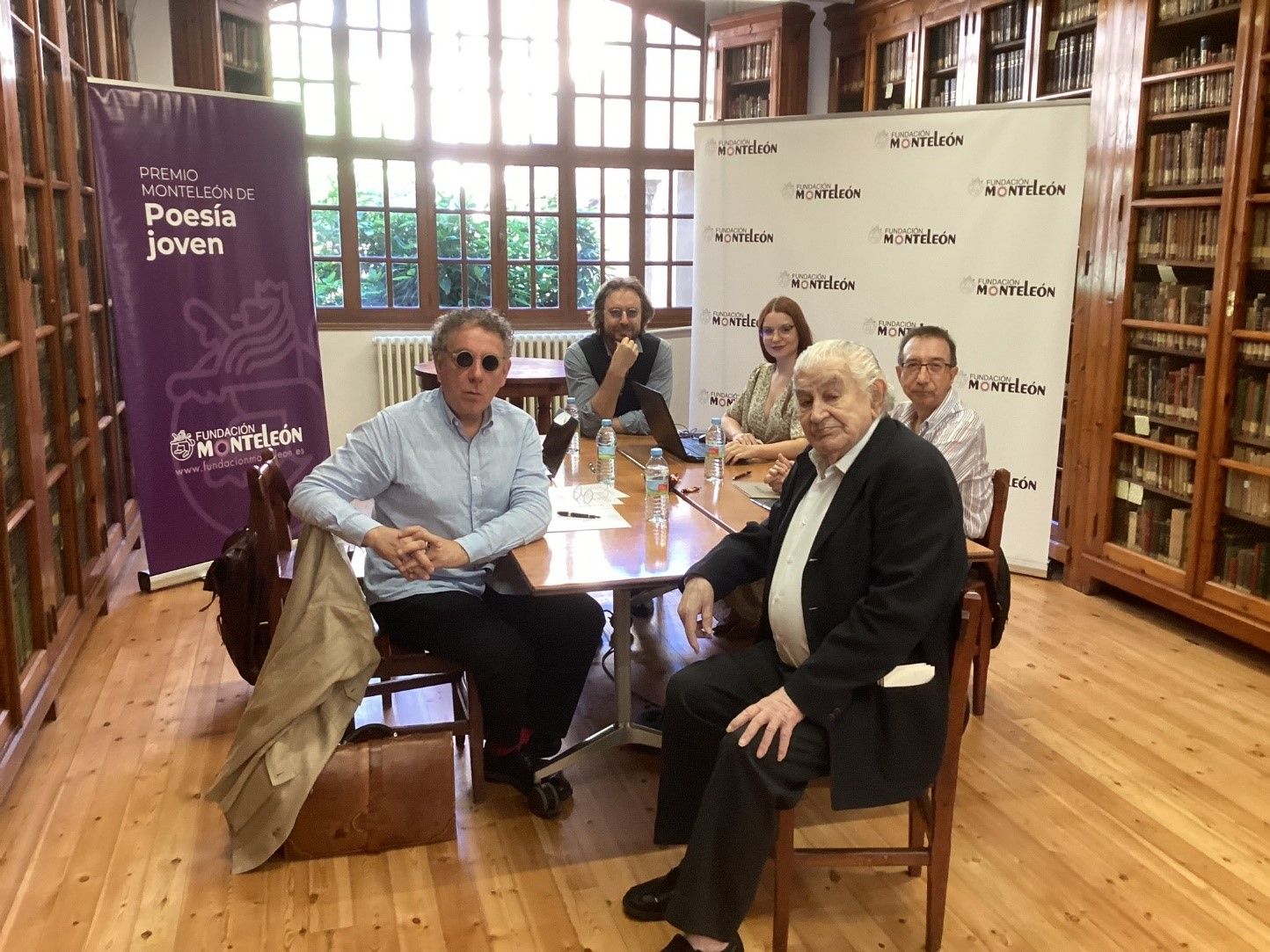 Imagen de archivo de la deliberación del certamen de poesía de MonteLeón. | L.N.C. Imagen de archivo de la deliberación del certamen de poesía de MonteLeón. | L.N.C.