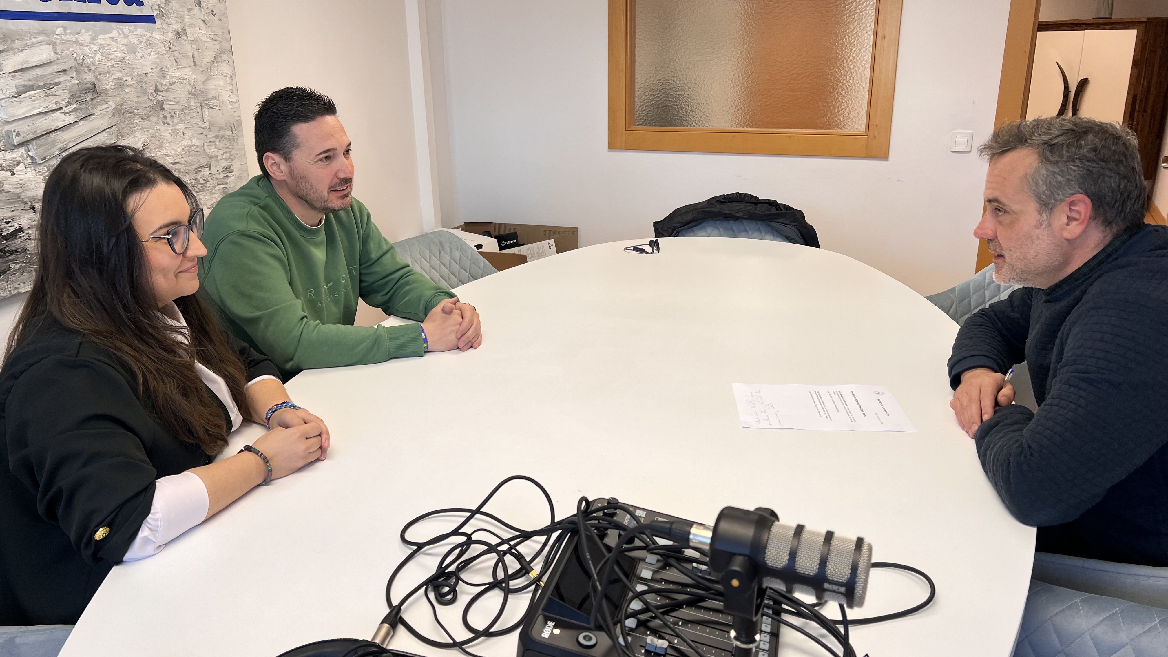 Un instante del encuentro mantenido en la redacción de La Nueva Crónica. | LNC Un instante del encuentro mantenido en la redacción de La Nueva Crónica. | LNC