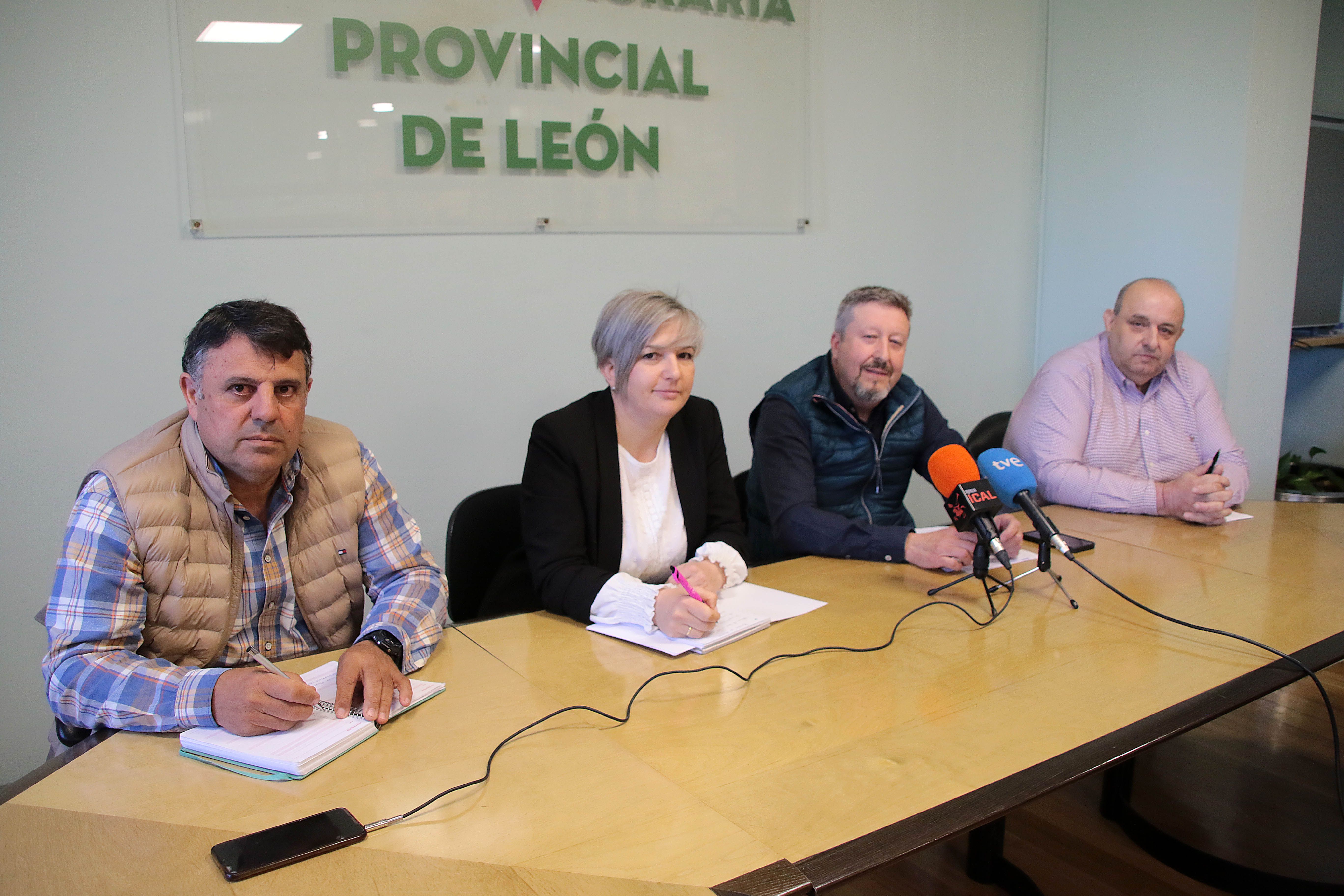 Apolinar Castellanos, Sonia Castro, Pedro Cañón y Juan Antonio Rodríguez durante la rueda de prensa. | ICAL Apolinar Castellanos, Sonia Castro, Pedro Cañón y Juan Antonio Rodríguez durante la rueda de prensa. | ICAL