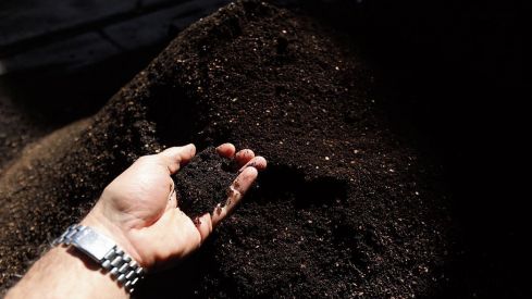 Instalaciones de Apaycachana en el polígono de Vidanes. FERNANDO OTERO(2) Instalaciones de Apaycachana en el polígono de Vidanes. FERNANDO OTERO(2)