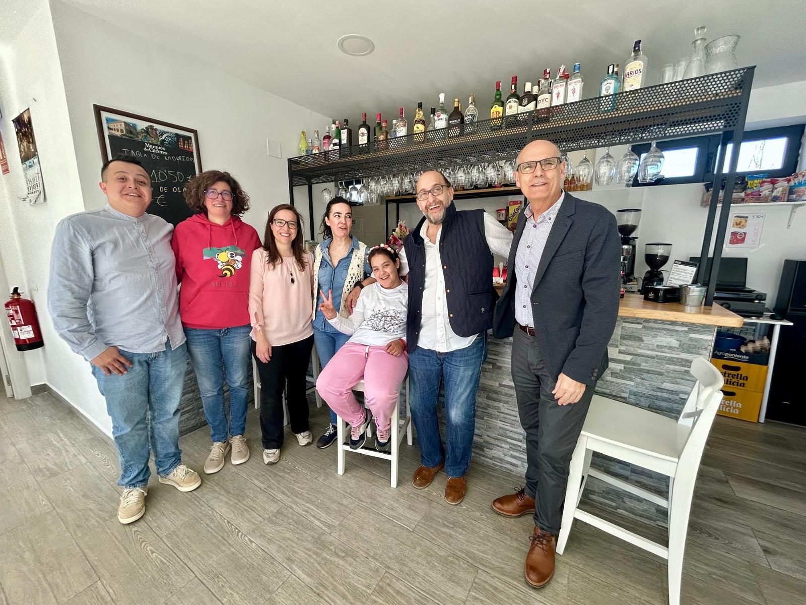 La familia recibió la visita de representantes de la Diputación La familia recibió la visita de representantes de la Diputación