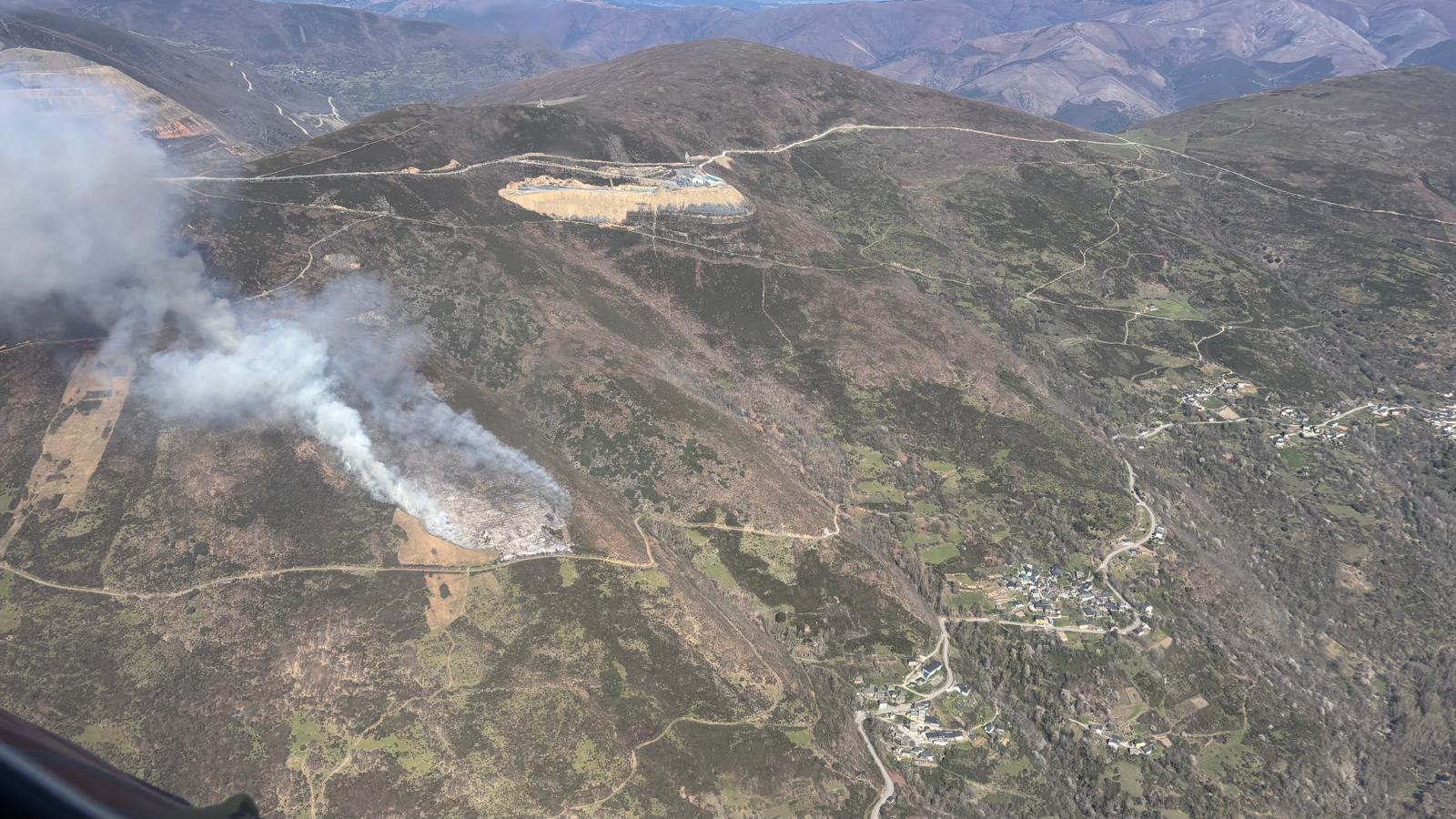El incendio desde el aire. | BRIF TABUYO El incendio desde el aire. | BRIF TABUYO