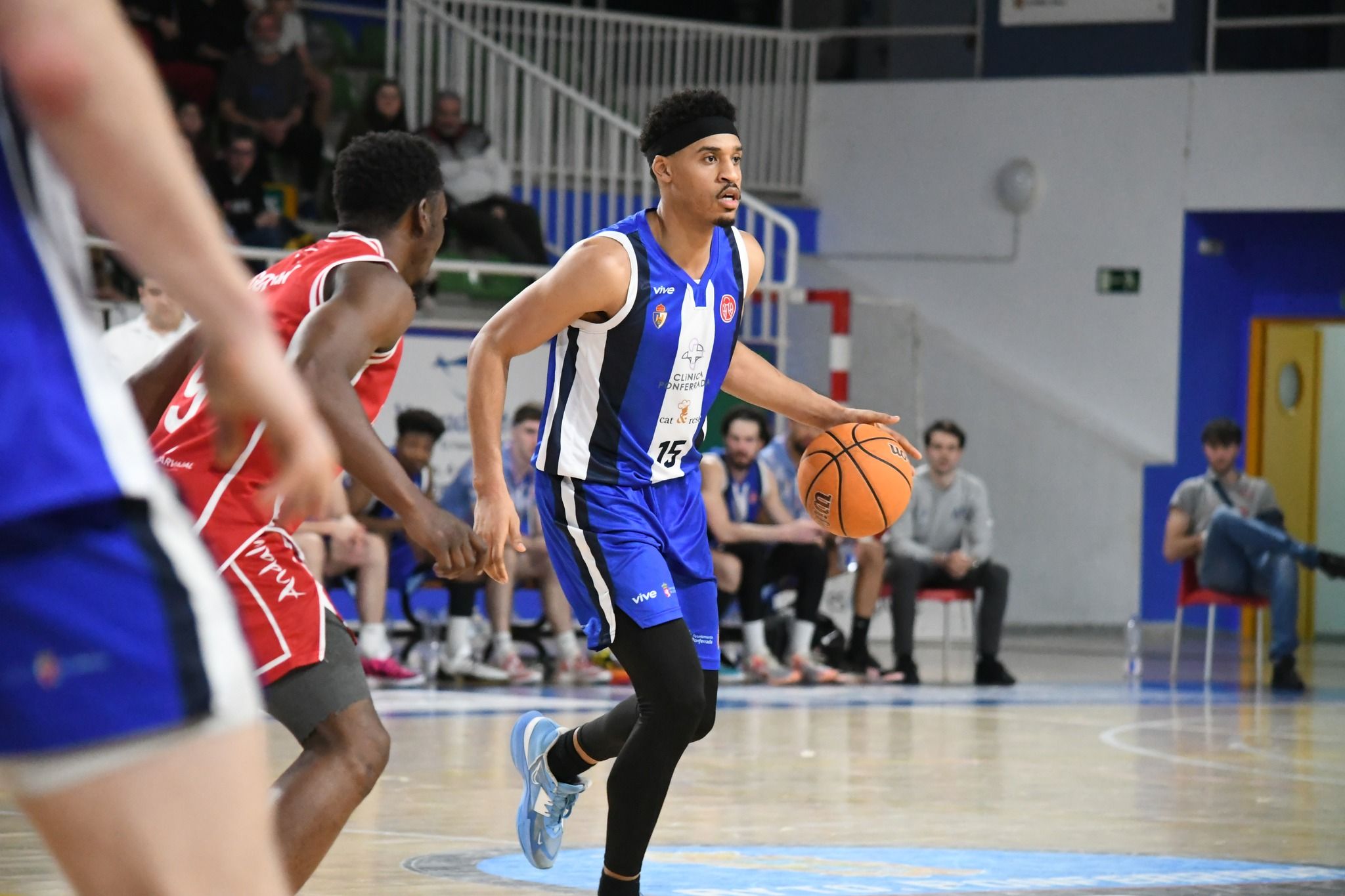 El Clínica Ponferrada quiere levantarse cuanto antes para no desviarse del 'playoff'. REDBLANQUIAZUL