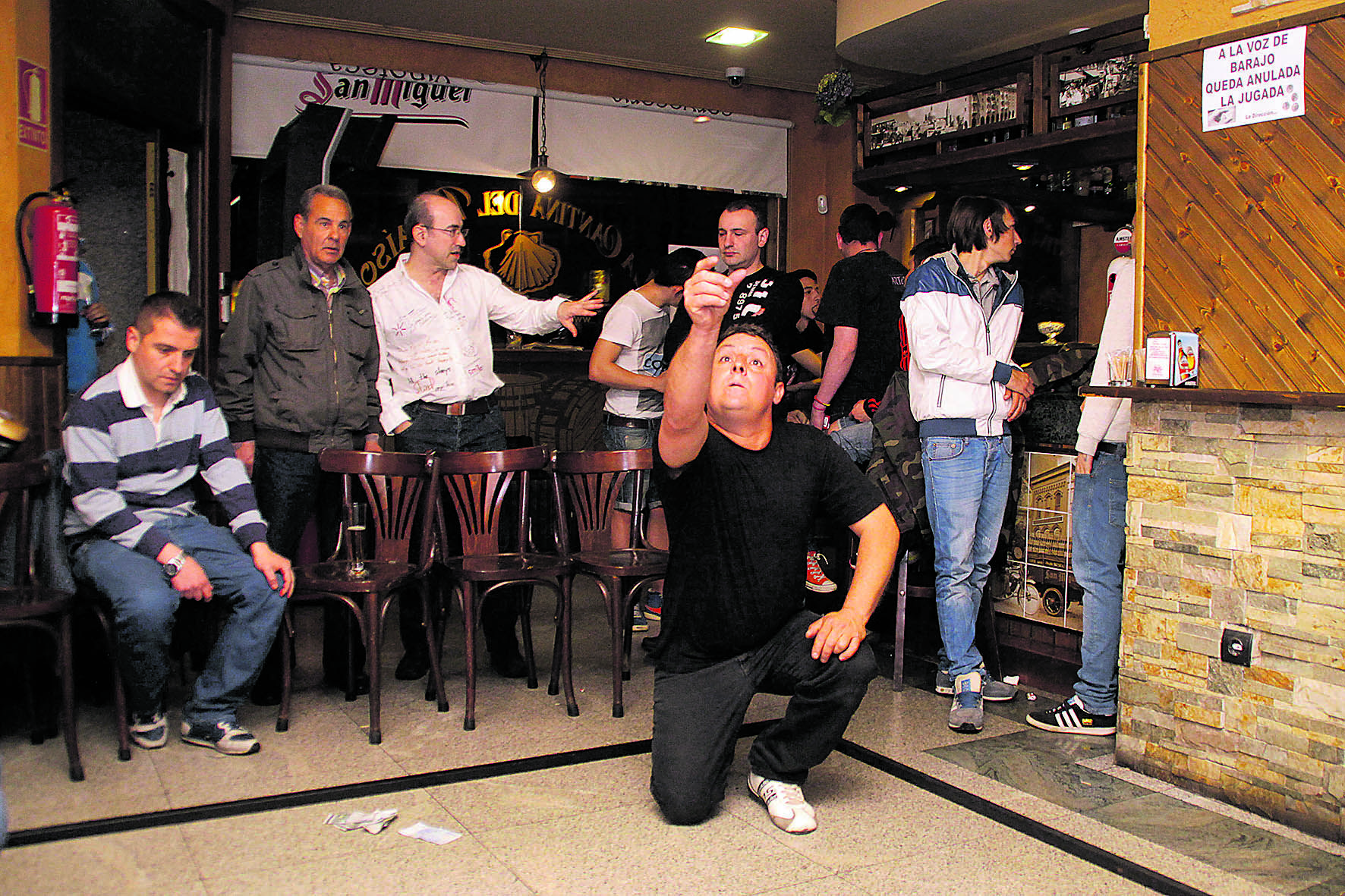 Imagen de archivo de un corro de chapas en la provincia de León. | ICAL