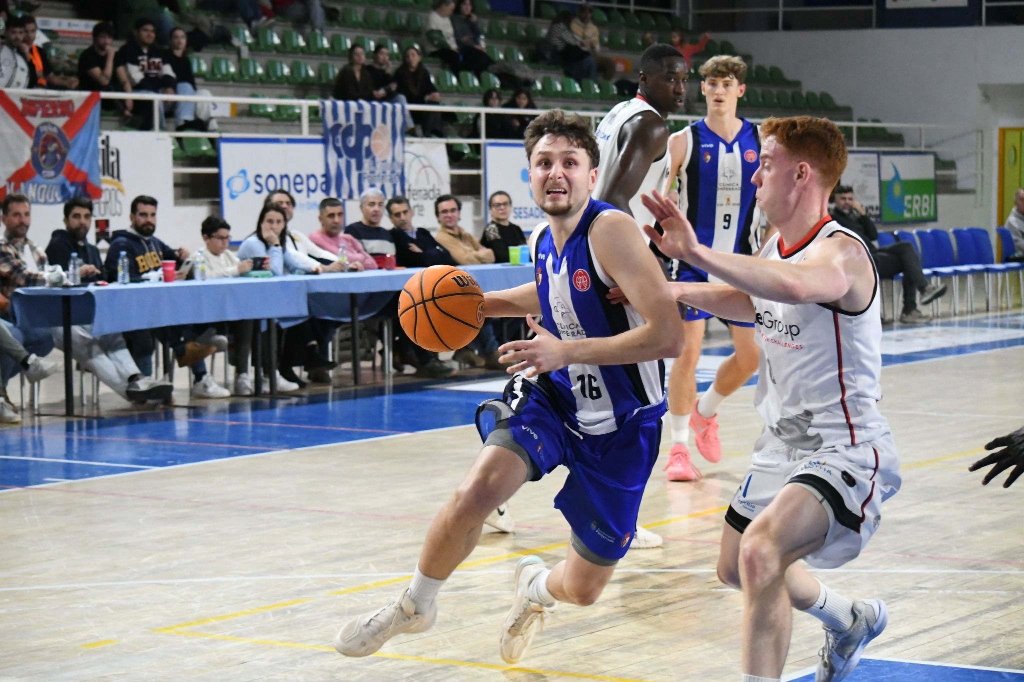 Ponferrada no termina de ver la luz al final del túnel cayendo por cuarta semana consecutiva. REDBLANQUIAZUL Ponferrada no termina de ver la luz al final del túnel cayendo por cuarta semana consecutiva. REDBLANQUIAZUL