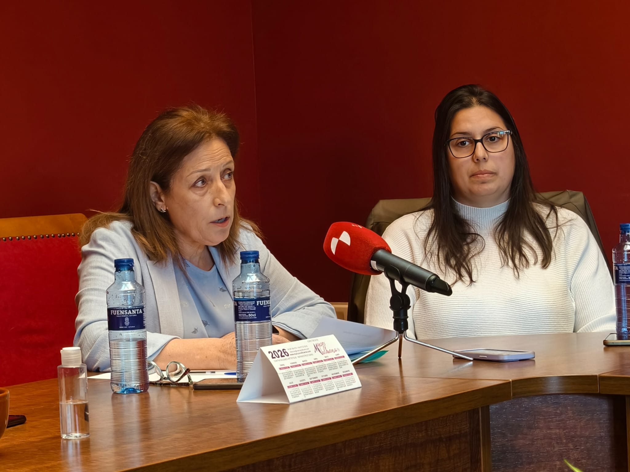 La hasta este lunes alcalde de Mansilla, Camino Lozano, durante su discurso. | A. R.