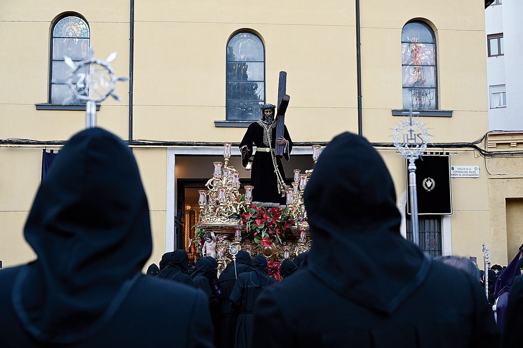 El Nazareno, en la salida desde la capilla de Santa Nonia. | REPORTAJE GRÁFICO DE SAÚL ARÉN El Nazareno, en la salida desde la capilla de Santa Nonia. | REPORTAJE GRÁFICO DE SAÚL ARÉN