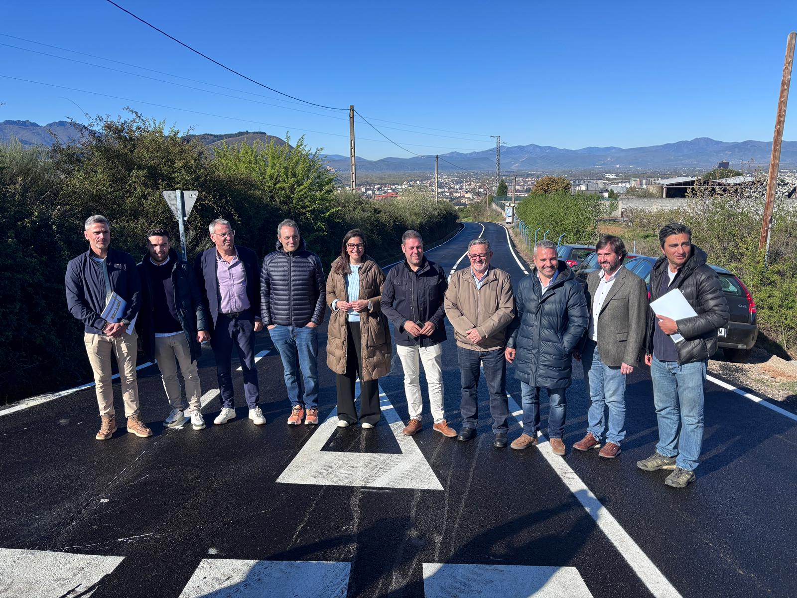 Inauguración de la obra en el polígono de La Llanada. | JAVIER FERNÁNDEZ Inauguración de la obra en el polígono de La Llanada. | JAVIER FERNÁNDEZ