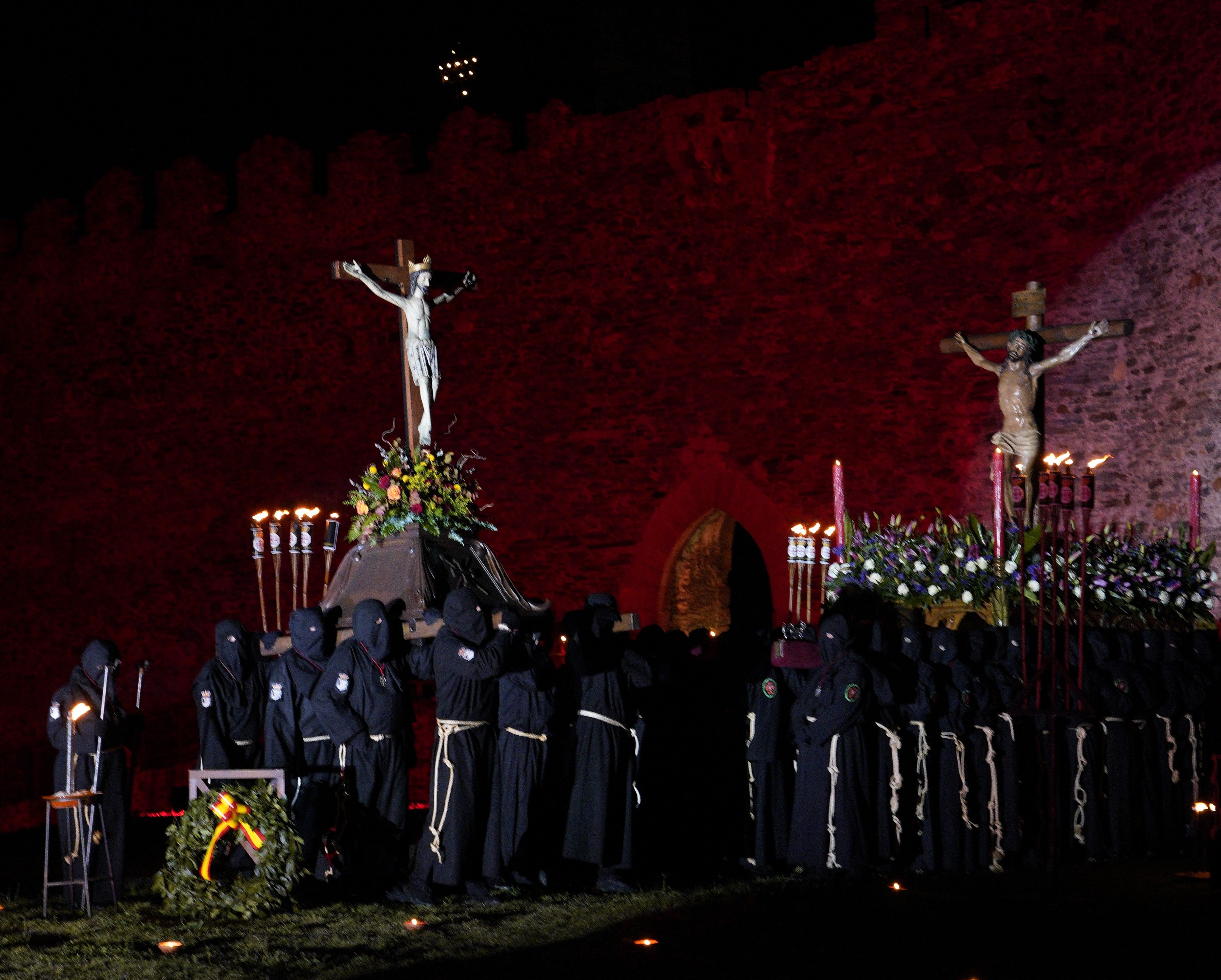 Solemne vía crucis de recogimiento en Ponferrada. |ICAL