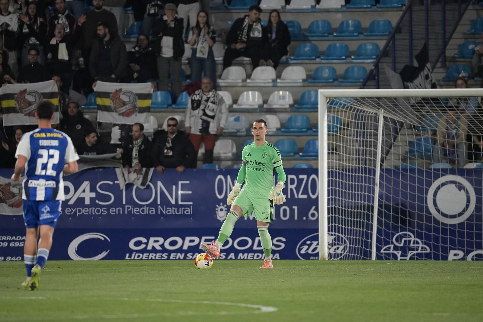La Ponferradina no podrá contar con Andrés Prieto durante las próximas semanas por una fisura en las costillas. QUINITO La Ponferradina no podrá contar con Andrés Prieto durante las próximas semanas por una fisura en las costillas. QUINITO