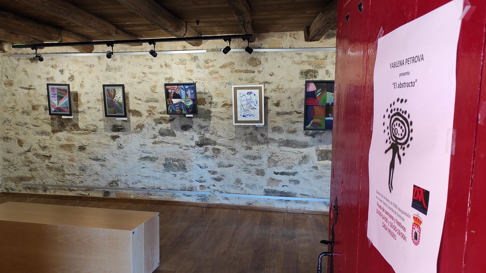 Una imagen de la exposición de Yablena Petrova en Santa Colomba de Somoza. | L.N.C. Una imagen de la exposición de Yablena Petrova en Santa Colomba de Somoza. | L.N.C.