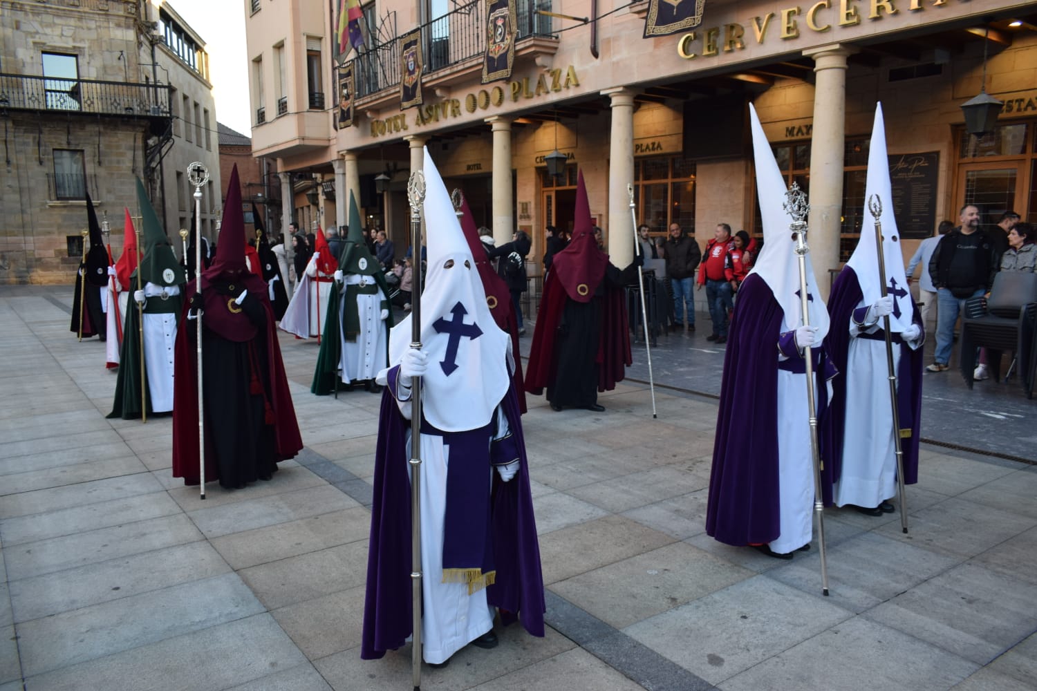 Vía crucis procesional de Astorga. | ALEJANDRO RODRÍGUEZ