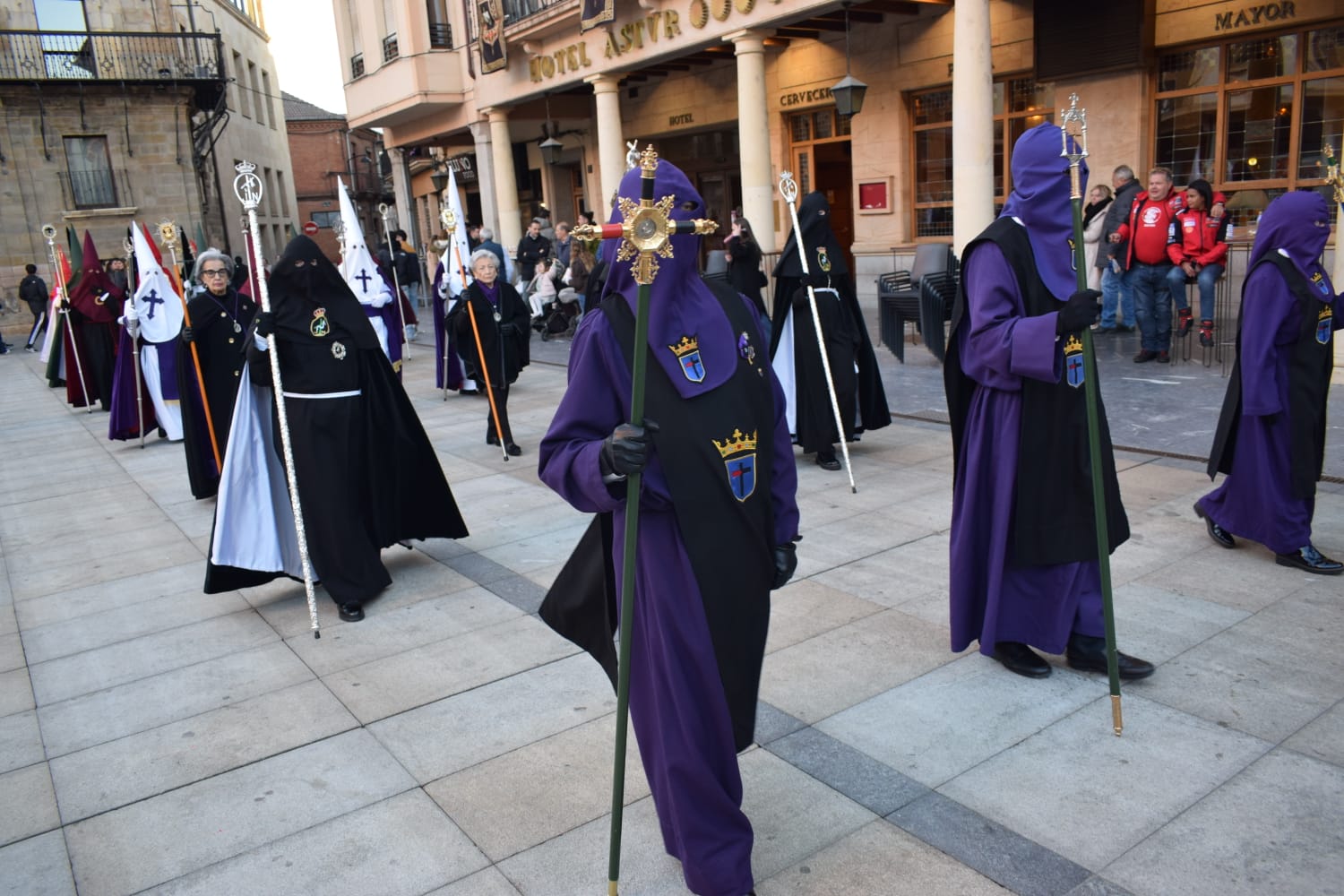 Vía crucis procesional de Astorga. | ALEJANDRO RODRÍGUEZ