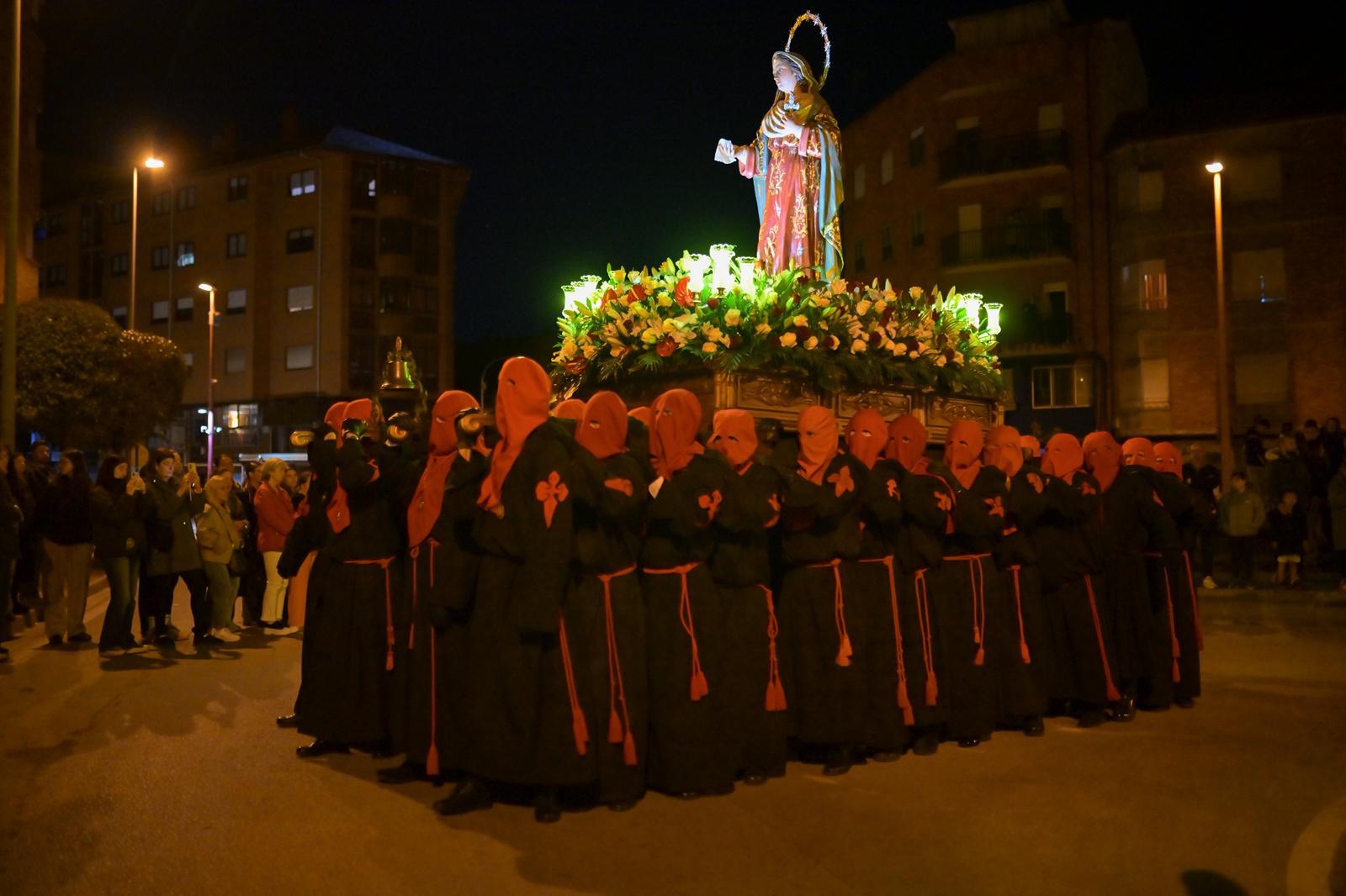 La Esperanza del Camino pasando por el barrio de Flores del Sil. | Q.F.