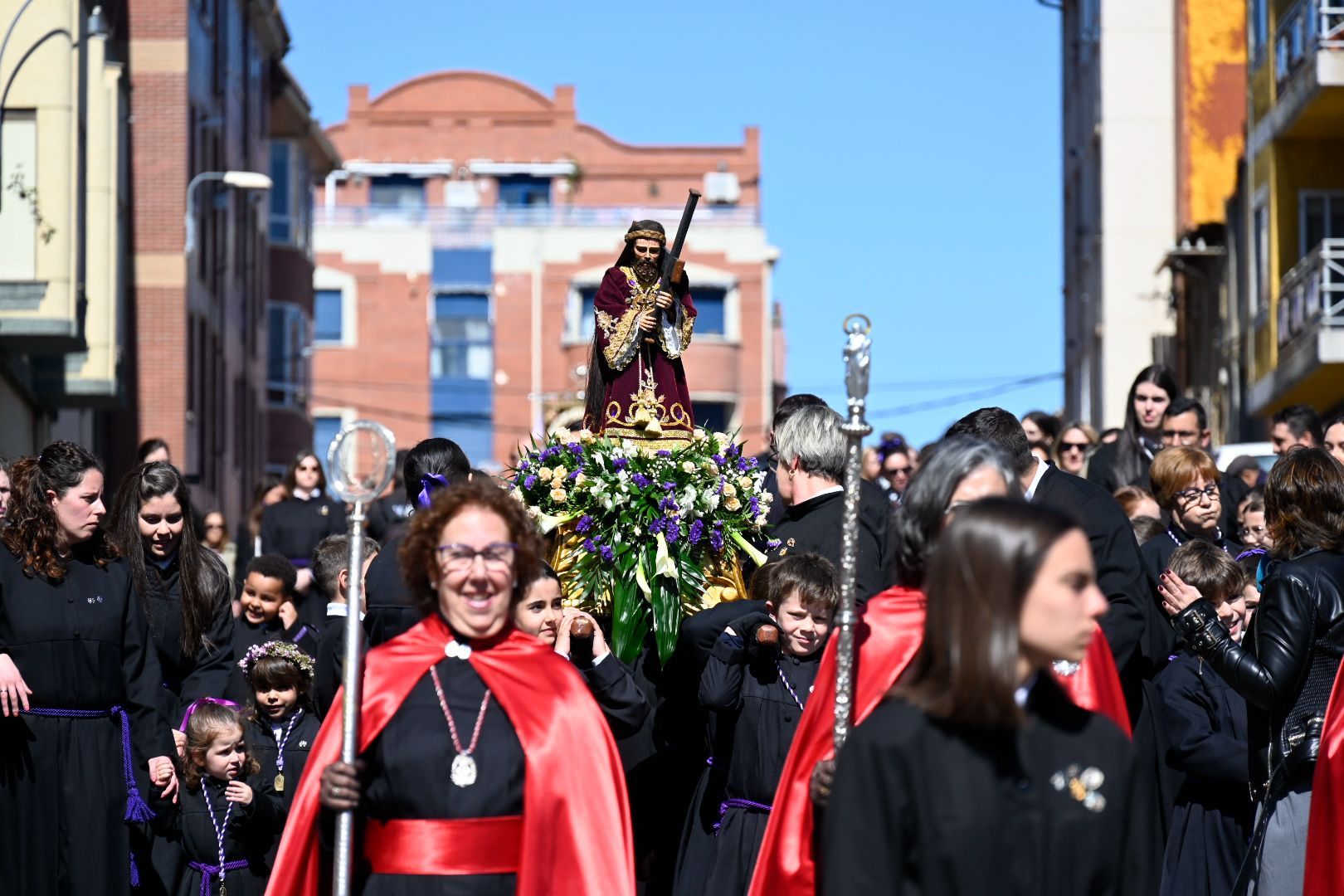 La procesión del Santo Potajero de La Bañeza, en imágenes