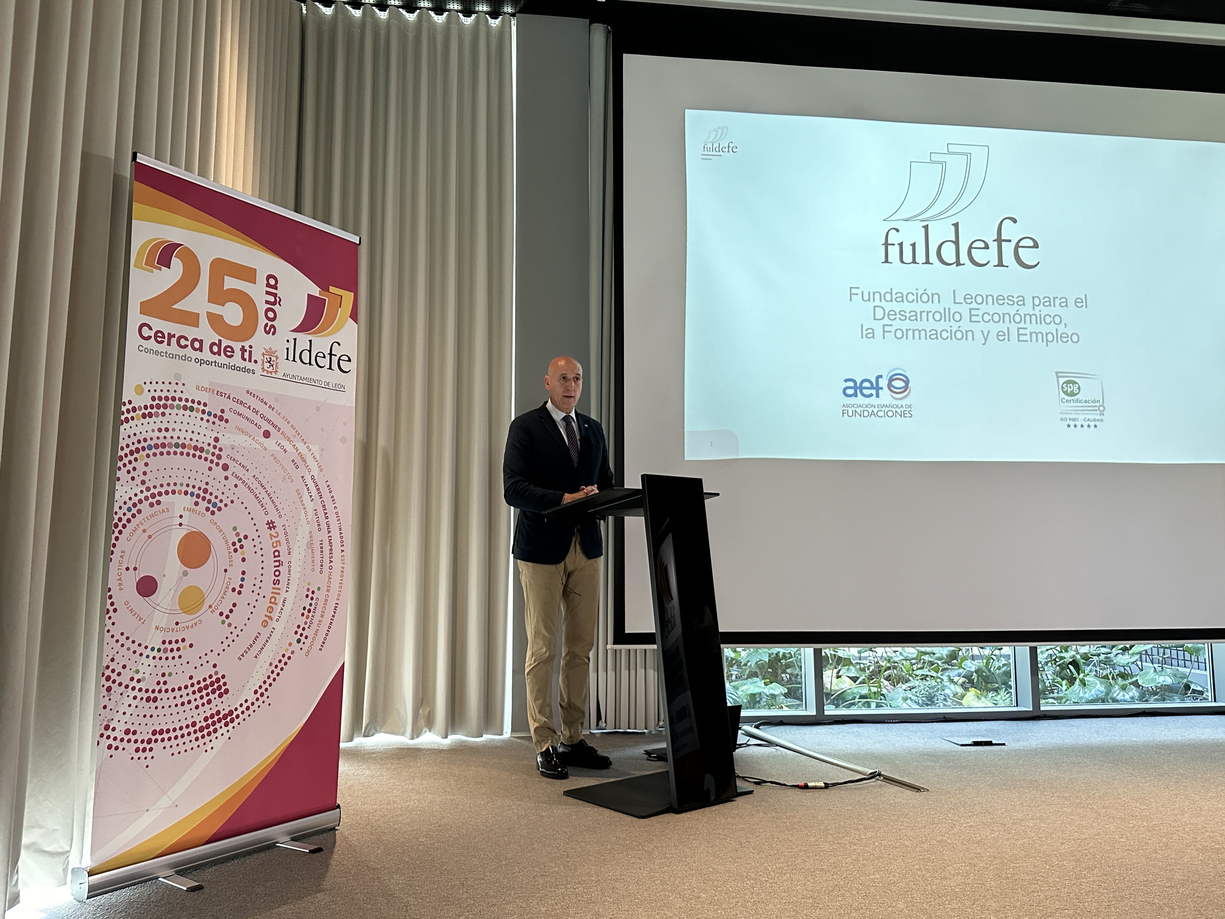 El alcalde de León, José Antonio Diez, ha asistido esta mañana a la clausura del Programa mixto León Construye III del Ildefe. | L.N.C.