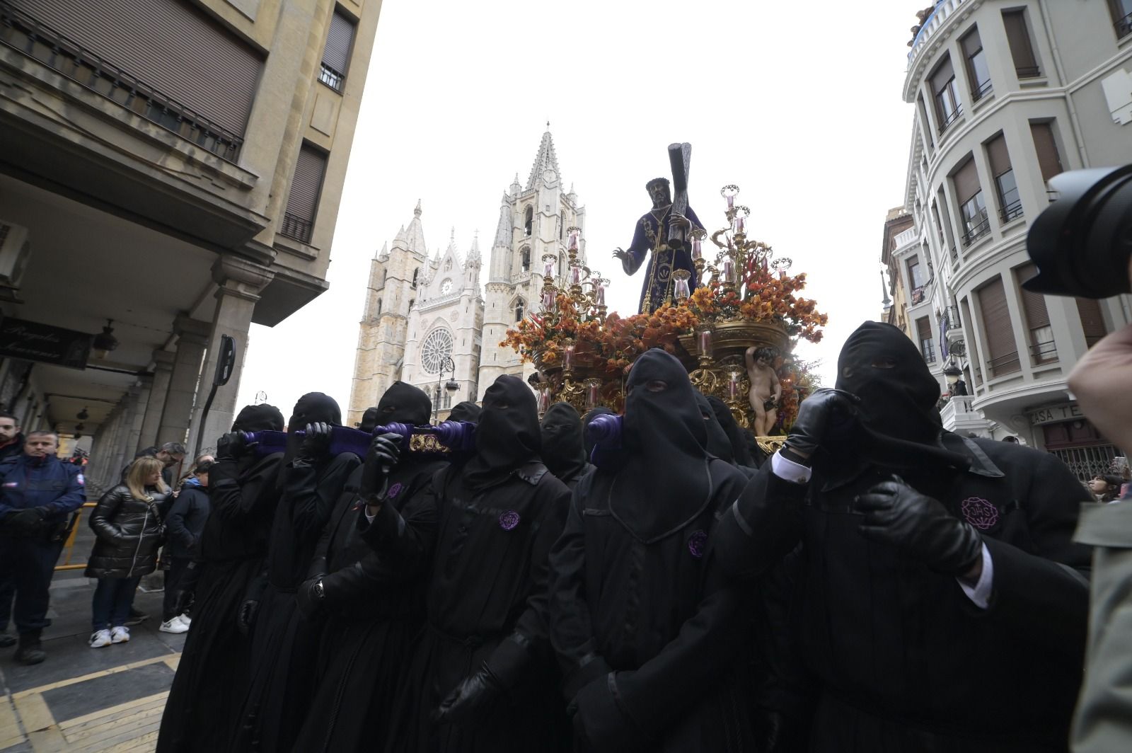 Imagen de Nuestro Padre de Jesús Nazareno en la procesión del año pasado. | MAURICIO PEÑA