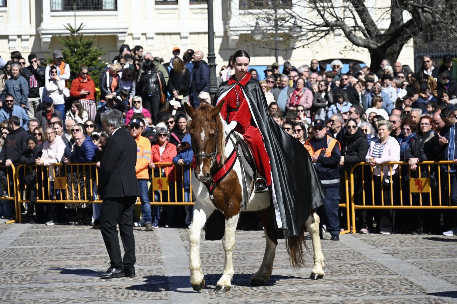 Pregón a caballo de las Siete Palabras. | SAÚL ARÉN