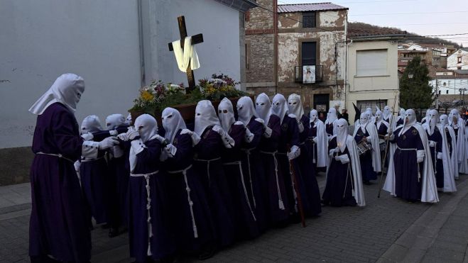 Un momento de la procesión del Silencio. ANA SAN MARTÍN