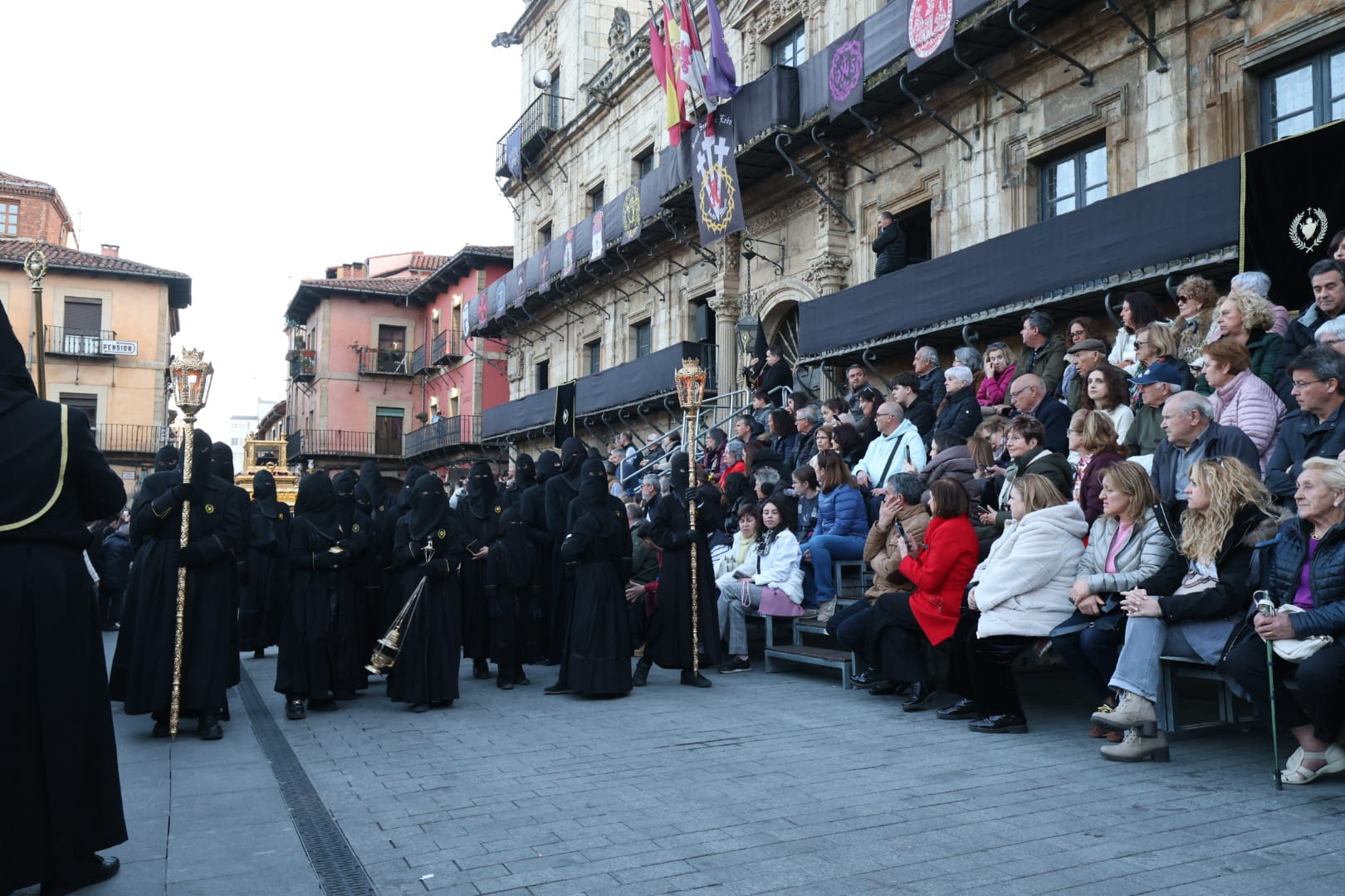 Procesión del Santo Entierro de León 2026. | FERNANDO OTERO