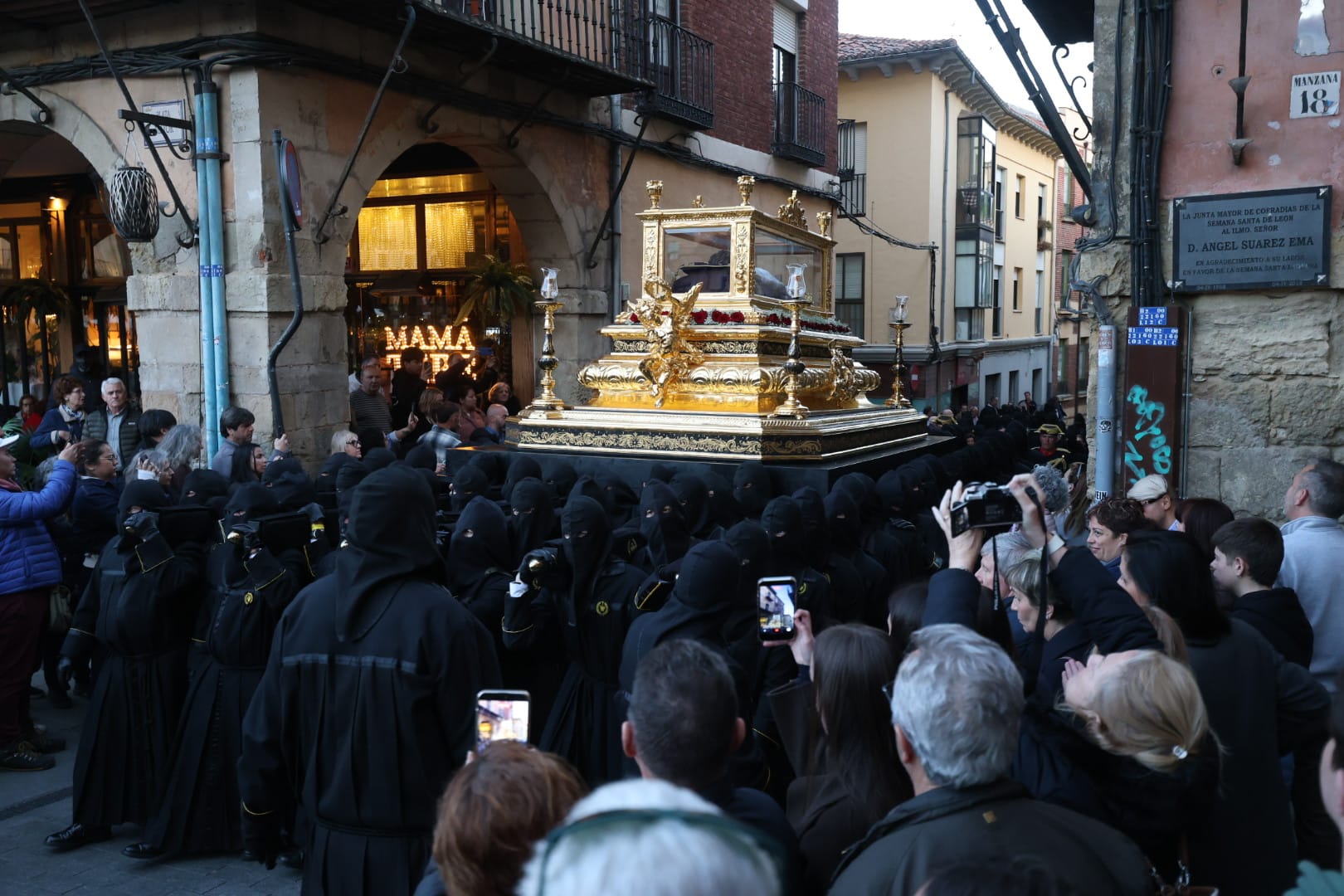 Procesión del Santo Entierro de León 2026. | FERNANDO OTERO