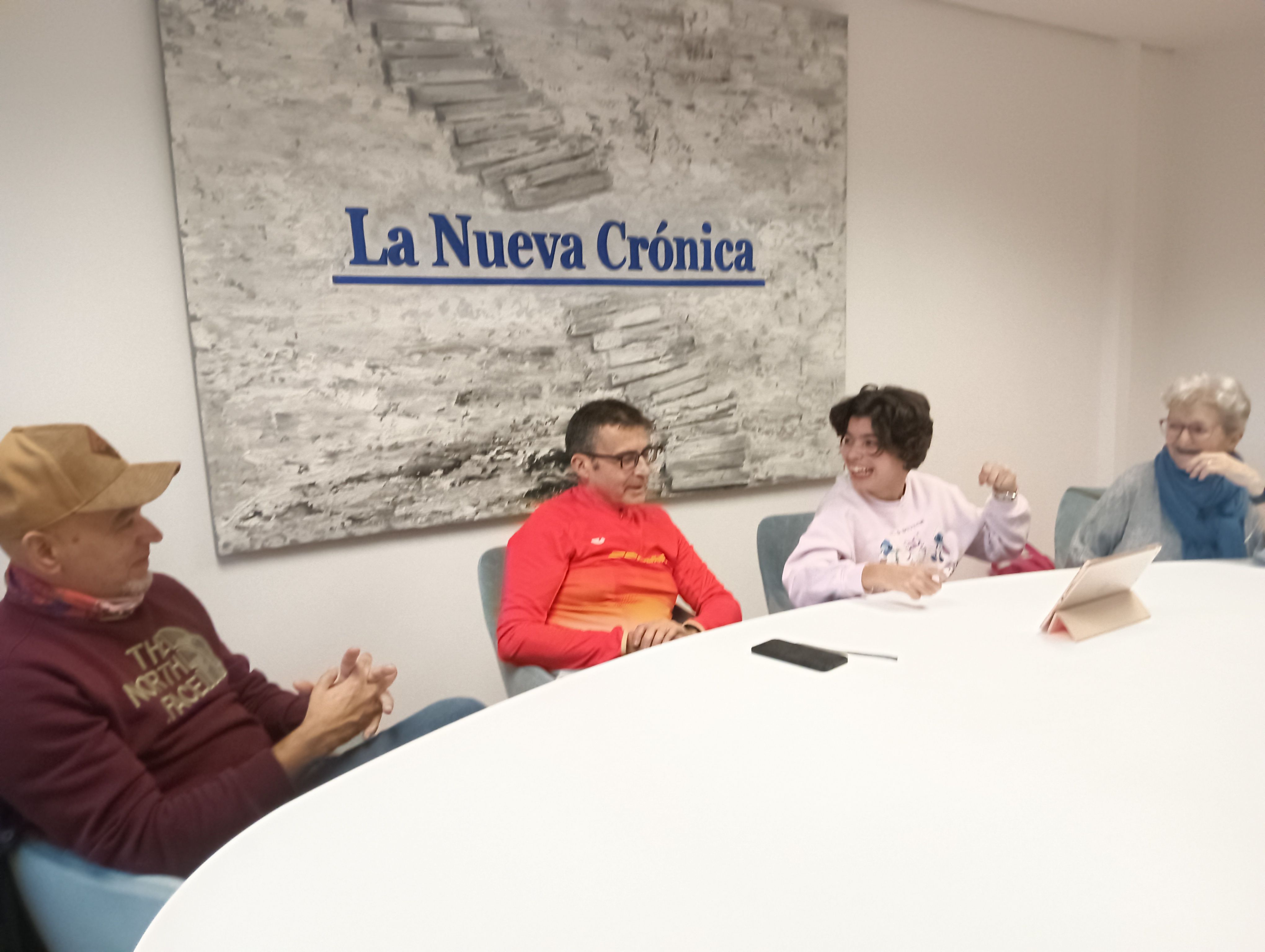 Un instante de la entrevista inclusiva realizada en la redacción de La Nueva Crónica. | L.N.C. Un instante de la entrevista inclusiva realizada en la redacción de La Nueva Crónica. | L.N.C.